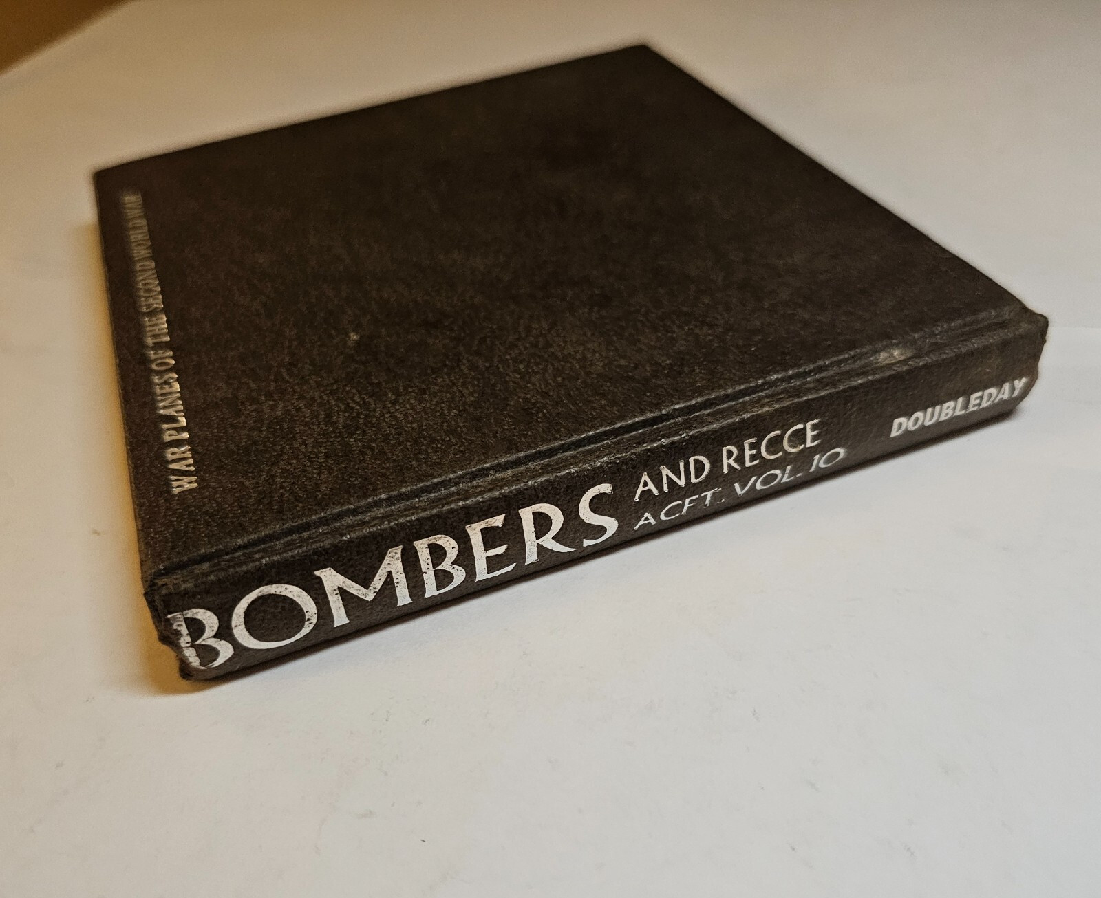 1968 BOMBERS & RECONNAISSANCE AIRCRAFT WAR PLANES SECOND WORLD WAR BOOK WWII WW2