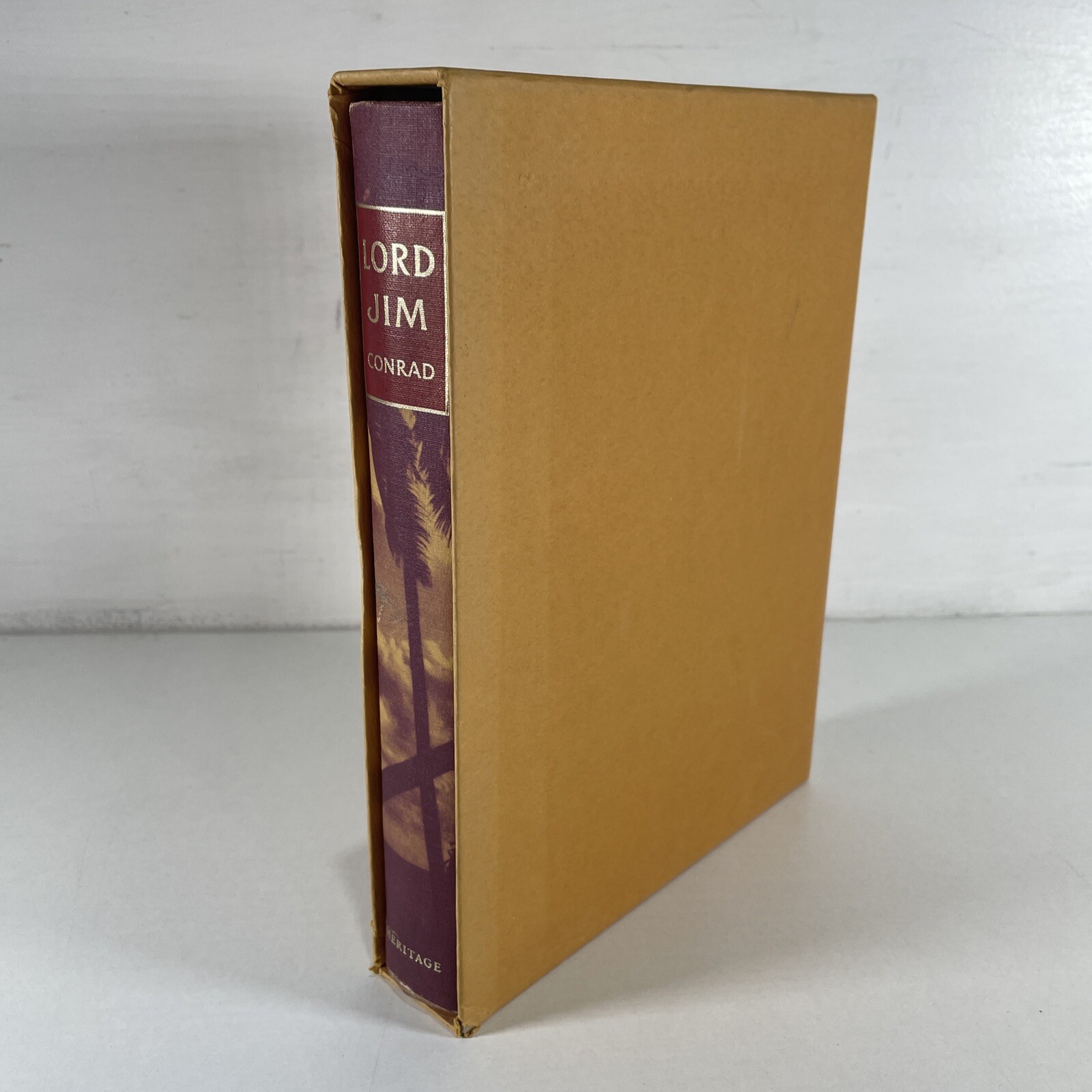 Heritage Press – Lord Jim by Joseph Conrad with sandglass Hardcover in slipcase
