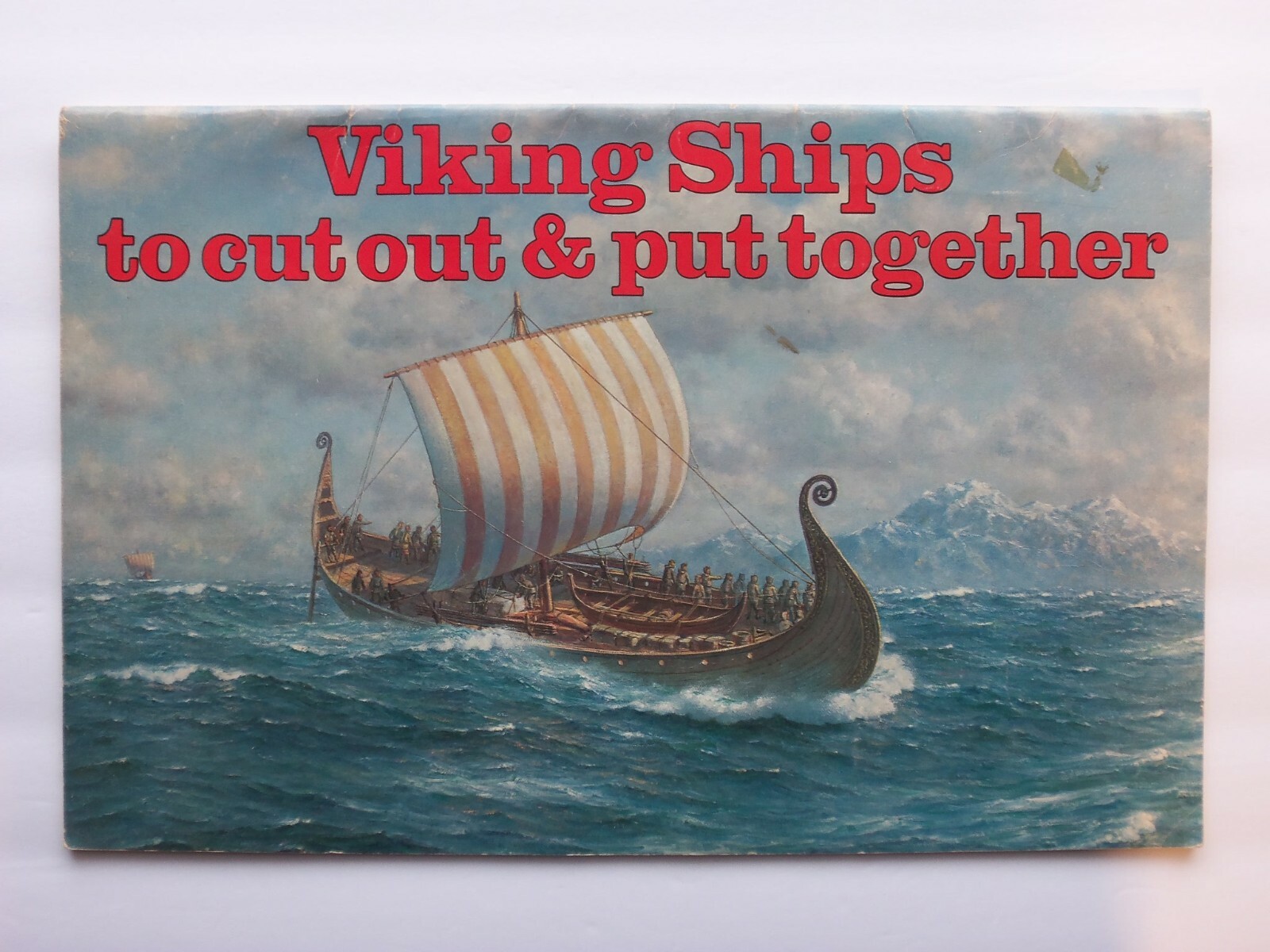 Viking Ships to cut out & put together – 1980 – Bellerophon Books – Unused