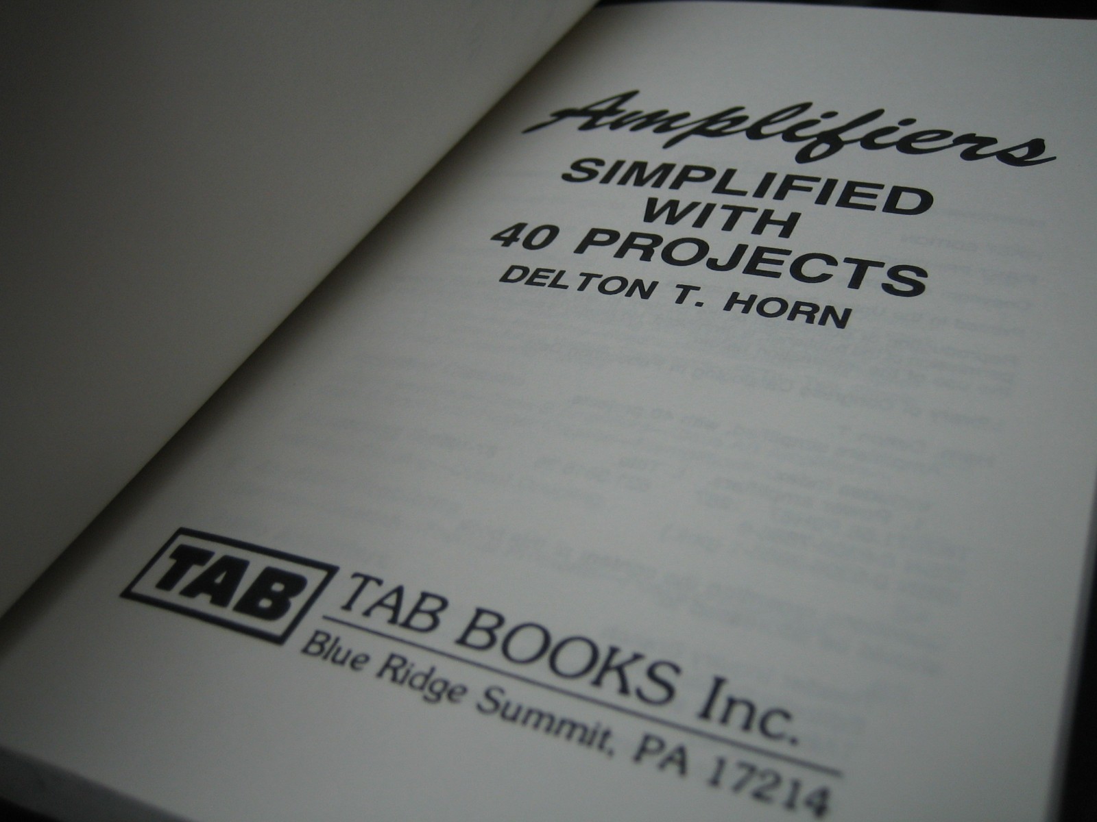 Amplifiers SIMPLIFIED with 40 PROJECTS by Delton T. Horn First Edition Circuits