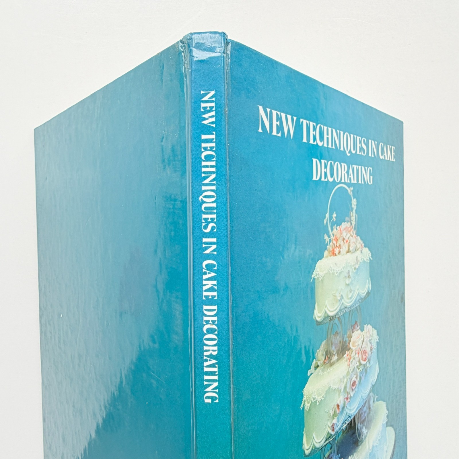 1984 New Techniques in Cake Decorating Rae Cowin Self-Published Hardcover