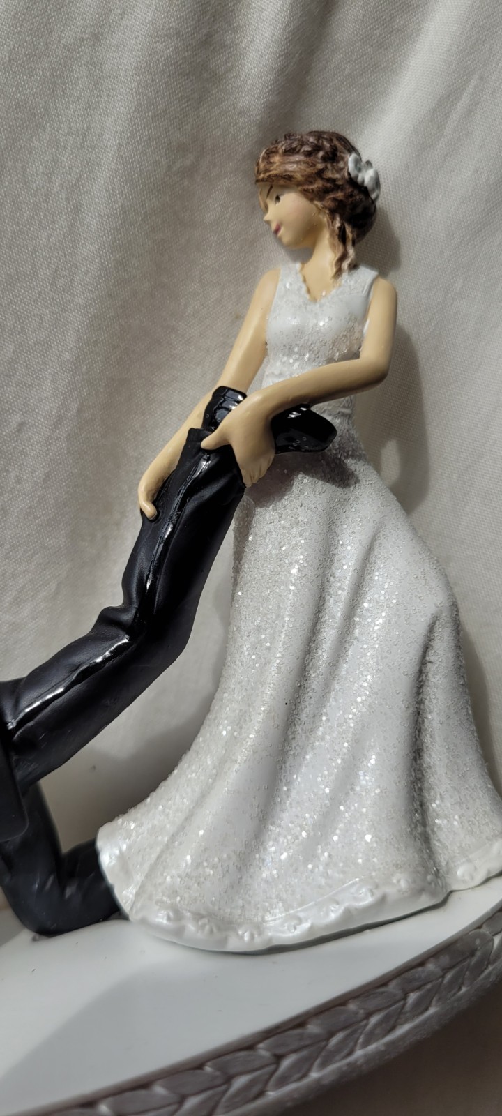 Wedding Party Leg-Pulling Bride & Groom Cake Resin Topper – 4“, 1 Piece |…