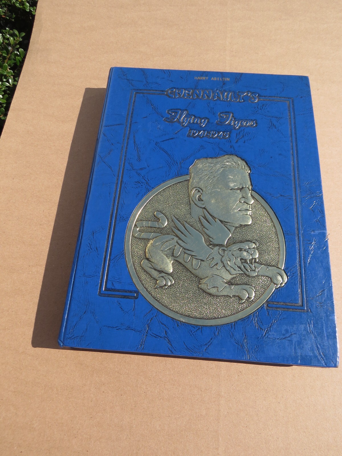 Book titled „Claire Chennault’s Flying Tigers 1941-1945“ Taylor Publishing Histo