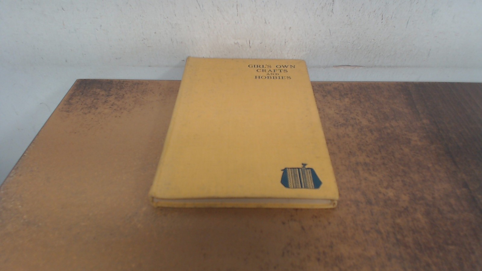 Girls own crafts and hobbies, Ruby Evans, Lutterworth Press, 1943