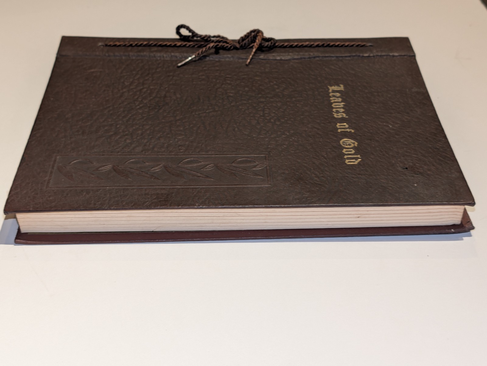 Leaves Of Gold (1958) Book Of Prayers Memorable Phrases & Inspirational Verses
