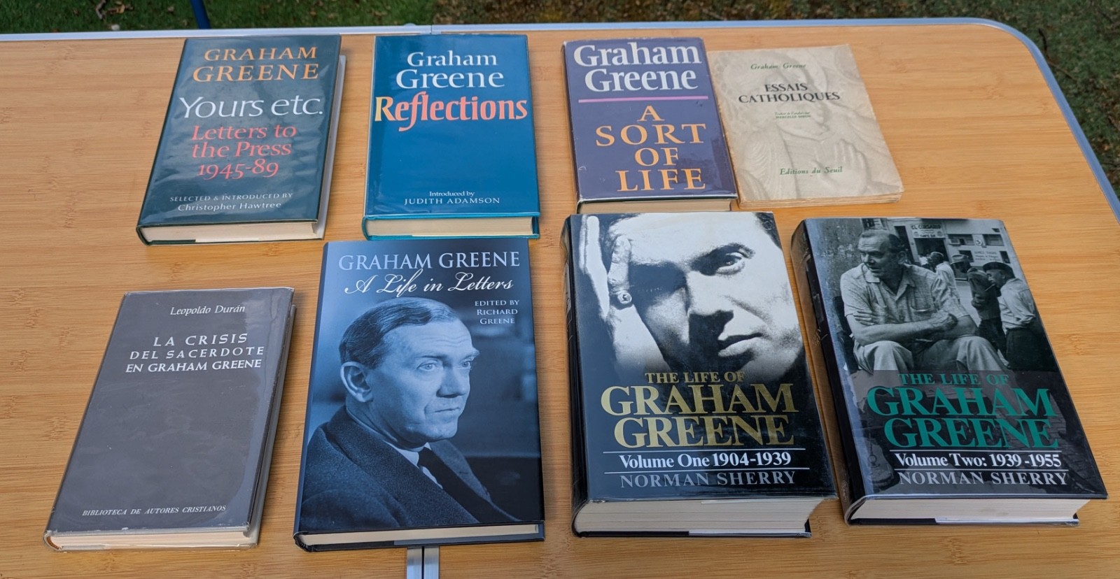 JOB LOT: 8 x Graham Greene related non-fiction books, 1 in French 1 in Spanish
