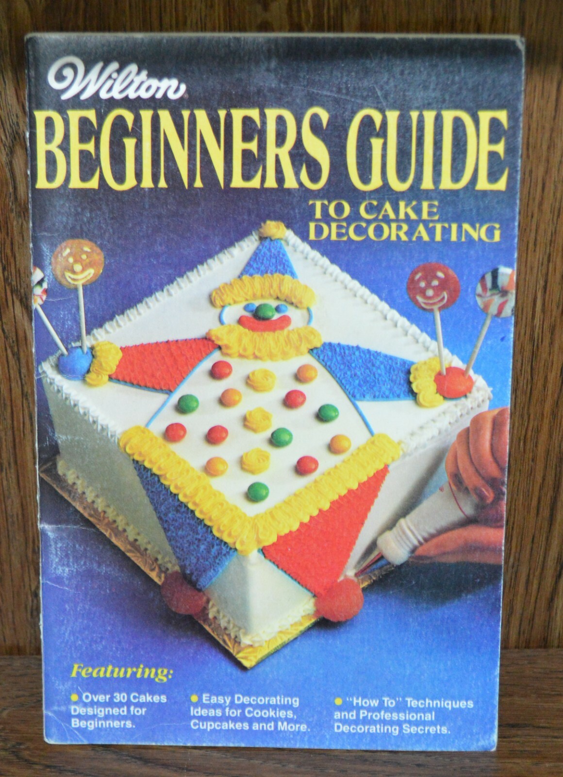 1981 VINTAGE Easy Basic Wilton Beginners Guide to Cake Decorating Ideas How To