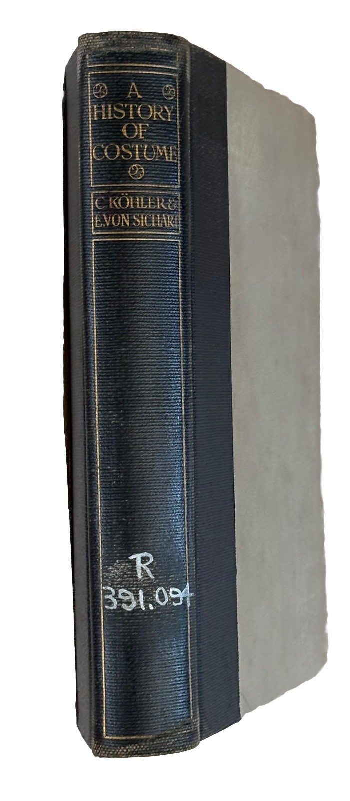 A History of Costume by Carl Kohler 1928 Illustrated Ex-library