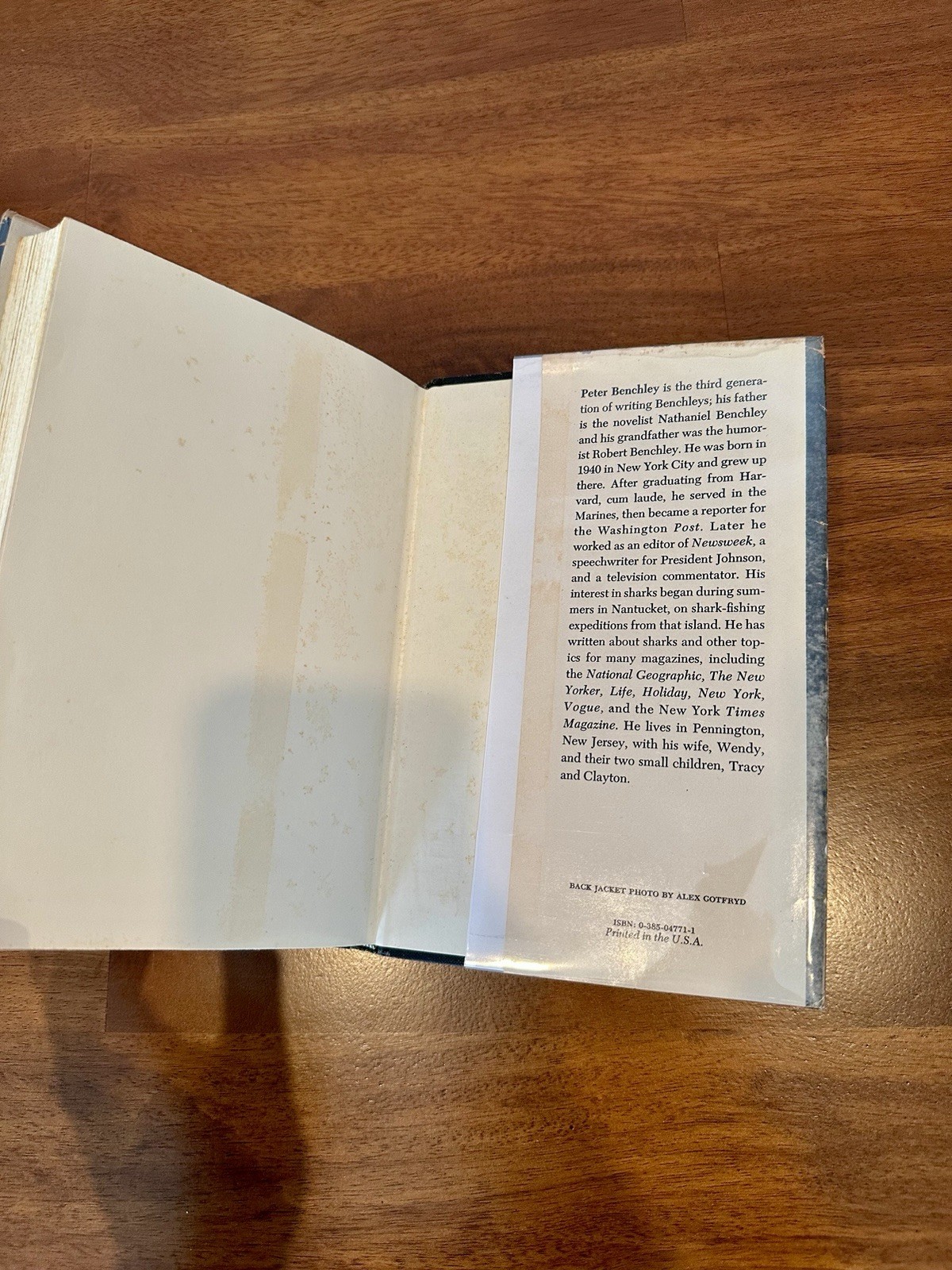 JAWS by Peter Benchley – Hardcover DJ Early Print (Gutter P25) – Doubleday, 1974