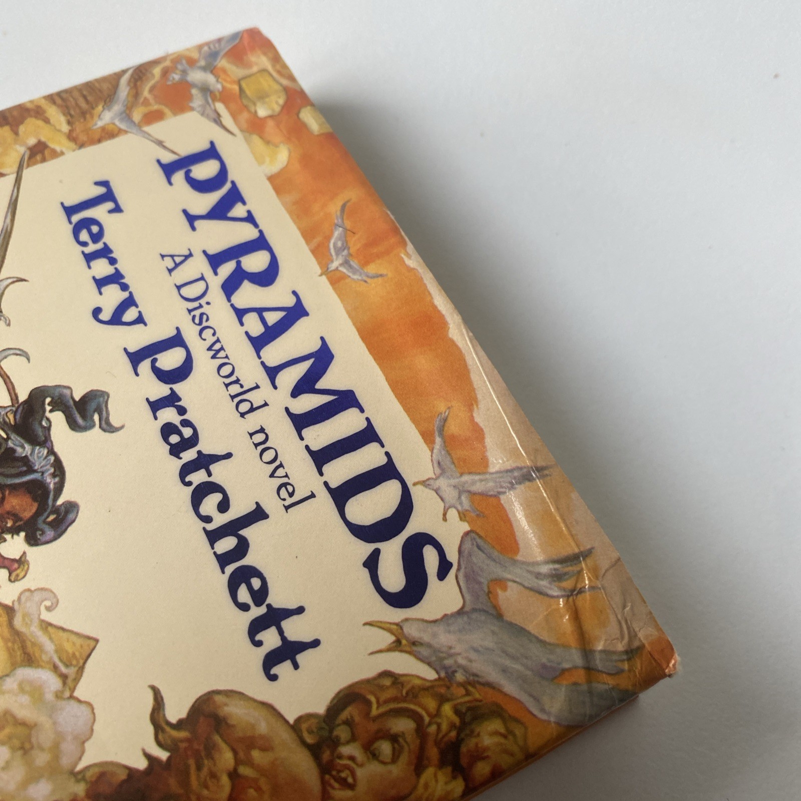 Terry Pratchett Pyramids 1989 1st Edition 2nd Impression Gollancz – Hardcover