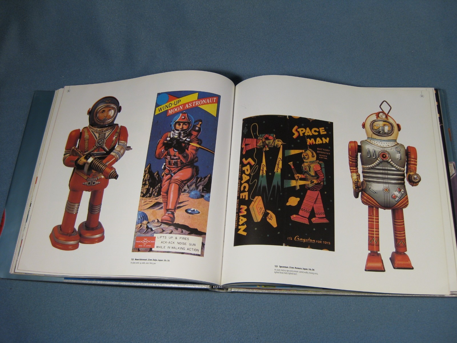 FUTURE TOYS: ROBOTS, ASTRONAUTS, SPACESHIPS, RAY GUNS By Antoni Emchowicz & Paul