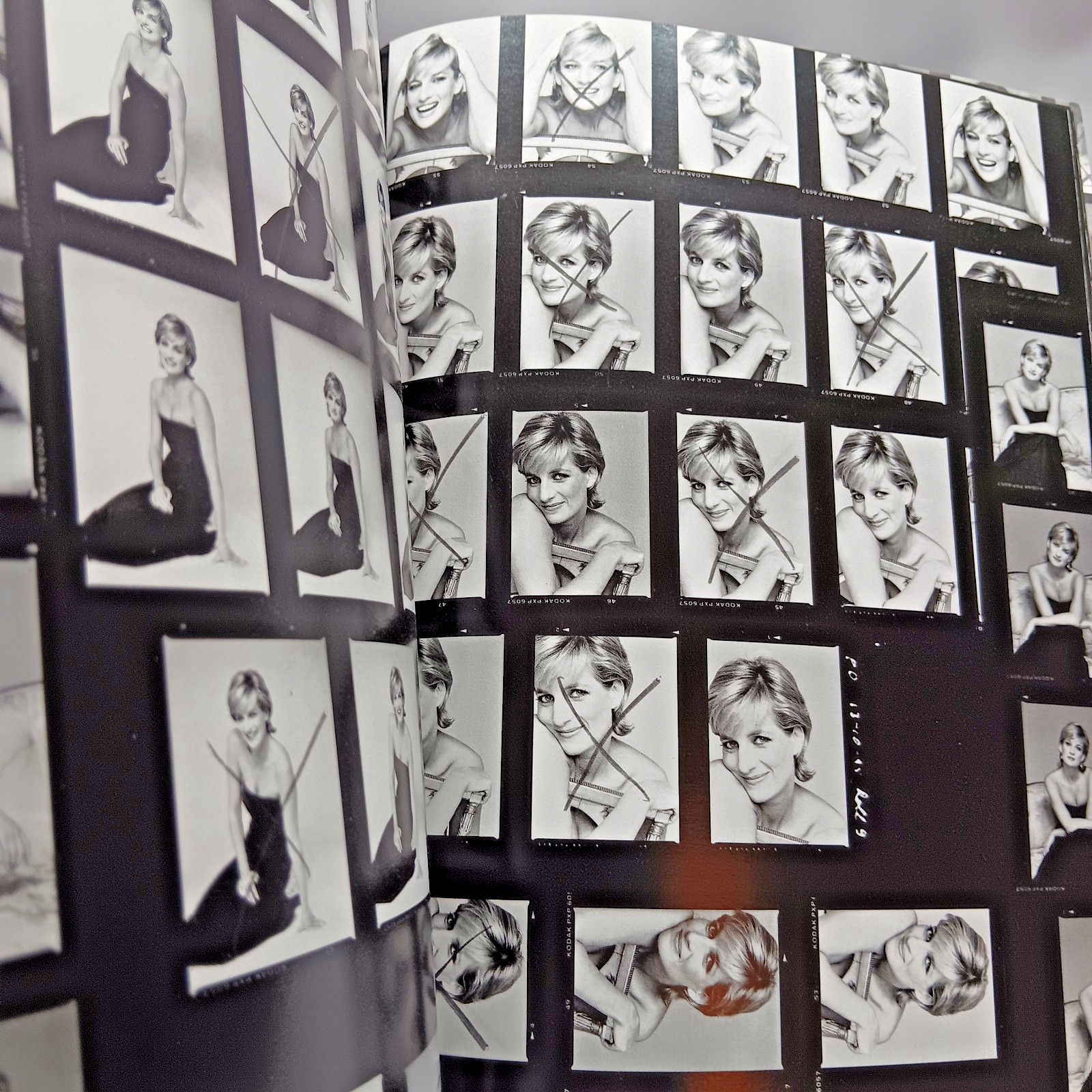 Demarchelier CONTACT SHEETS ‚Padiglione d’Arte Contemporanea‘ 2000 LOT OF 15