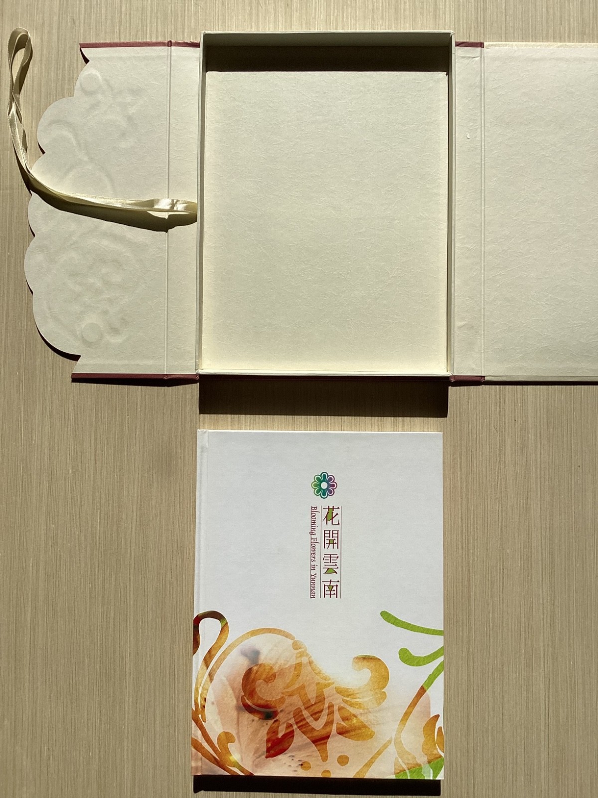 Blooming Flowers in Yunnan with MNH stamps China camellias etc in clamshell box
