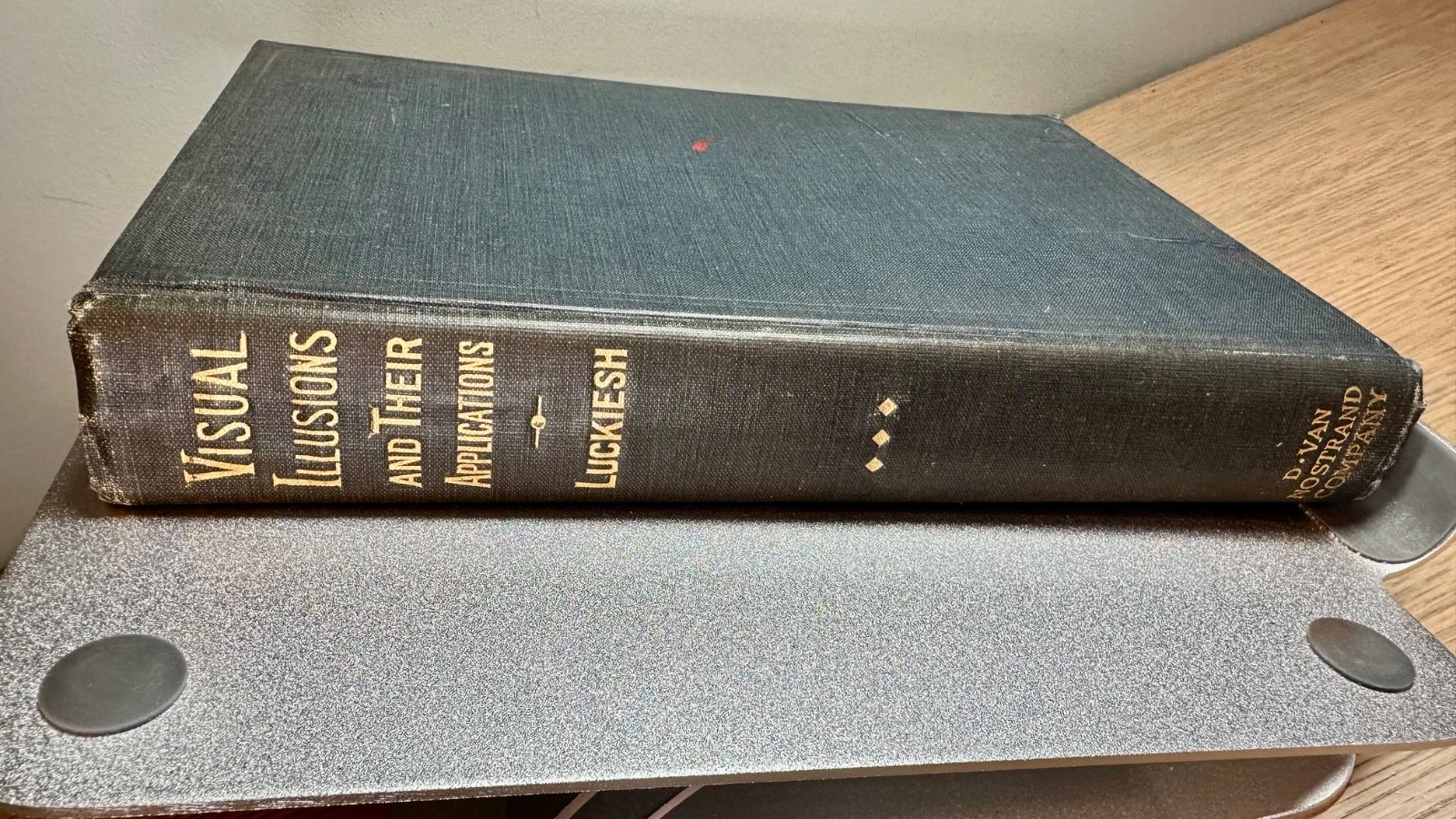 Visual Illusions Matthew Luckiesh 1922 1st Edition HC Optics Camouflage Art