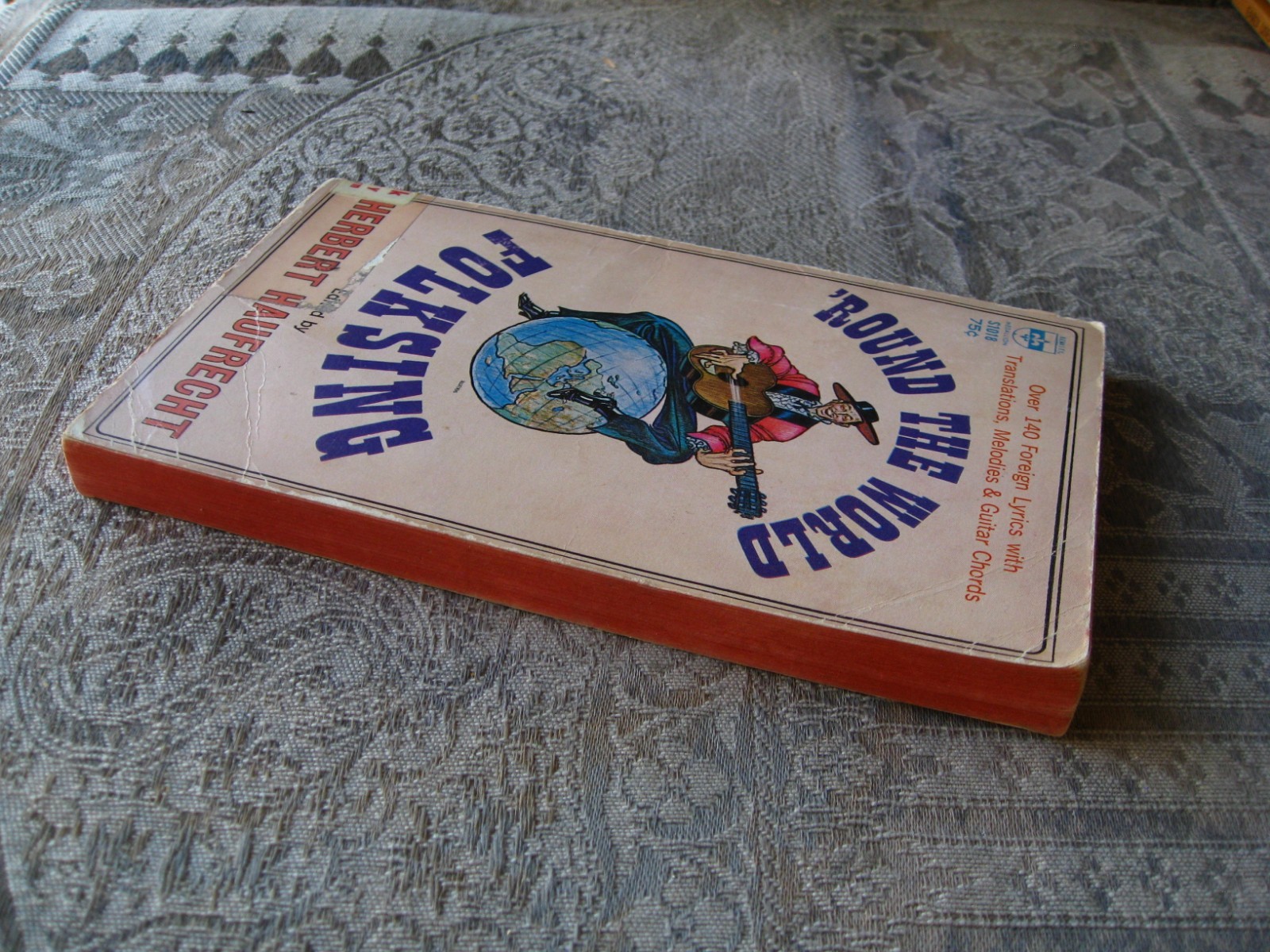 Herbert Haufrecht – Round the World Folksing. Over 140 Foreign Lyrics paperback