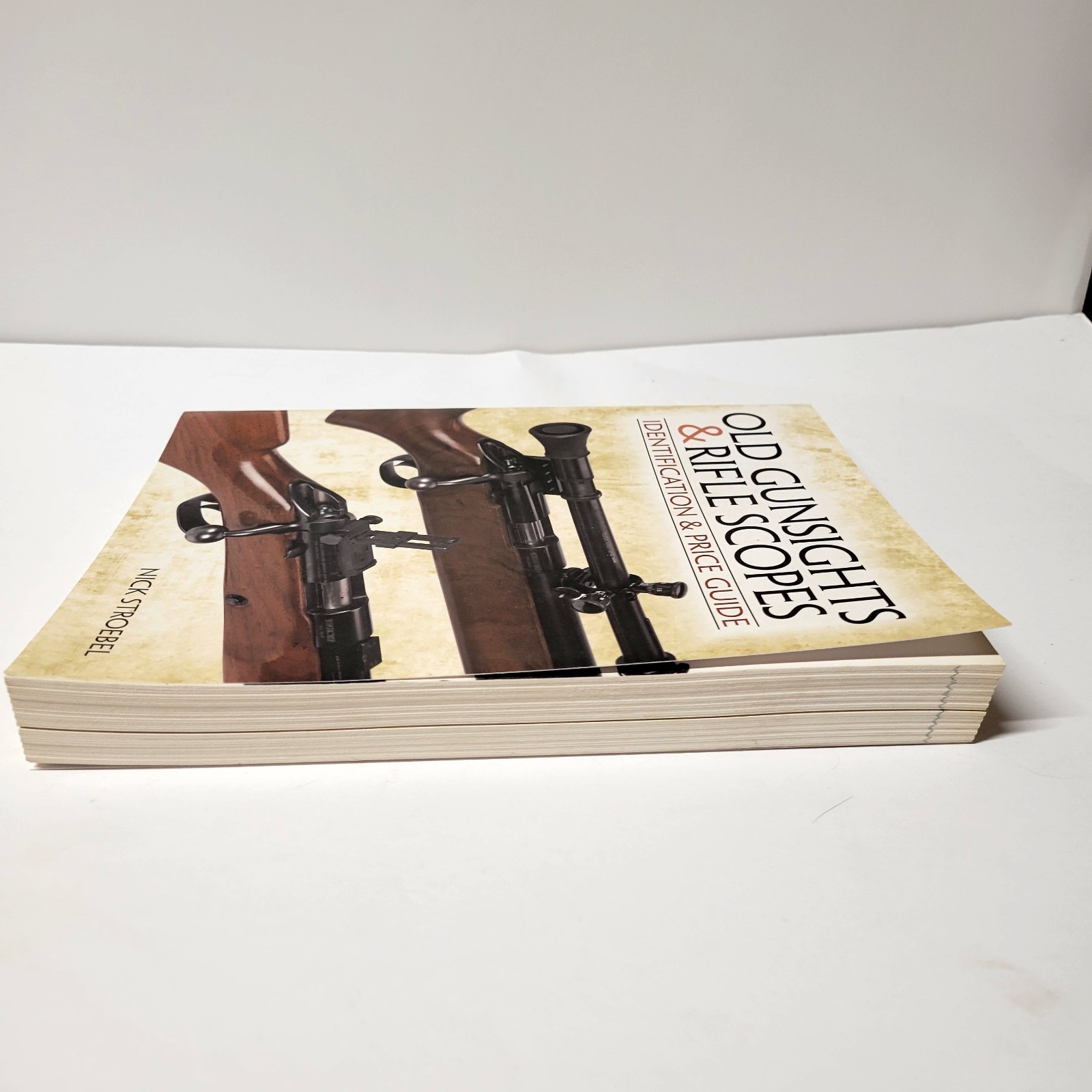 Old Gunsights And Rifle Scopes book by Nick Stroebel – Very Good Condition