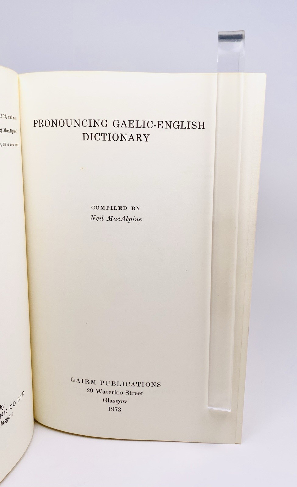 MacALPINE’s PRONOUNCING GAELIC DICTIONARY / GAELIC – ENGLISH, 1973, DJ in MYLAR