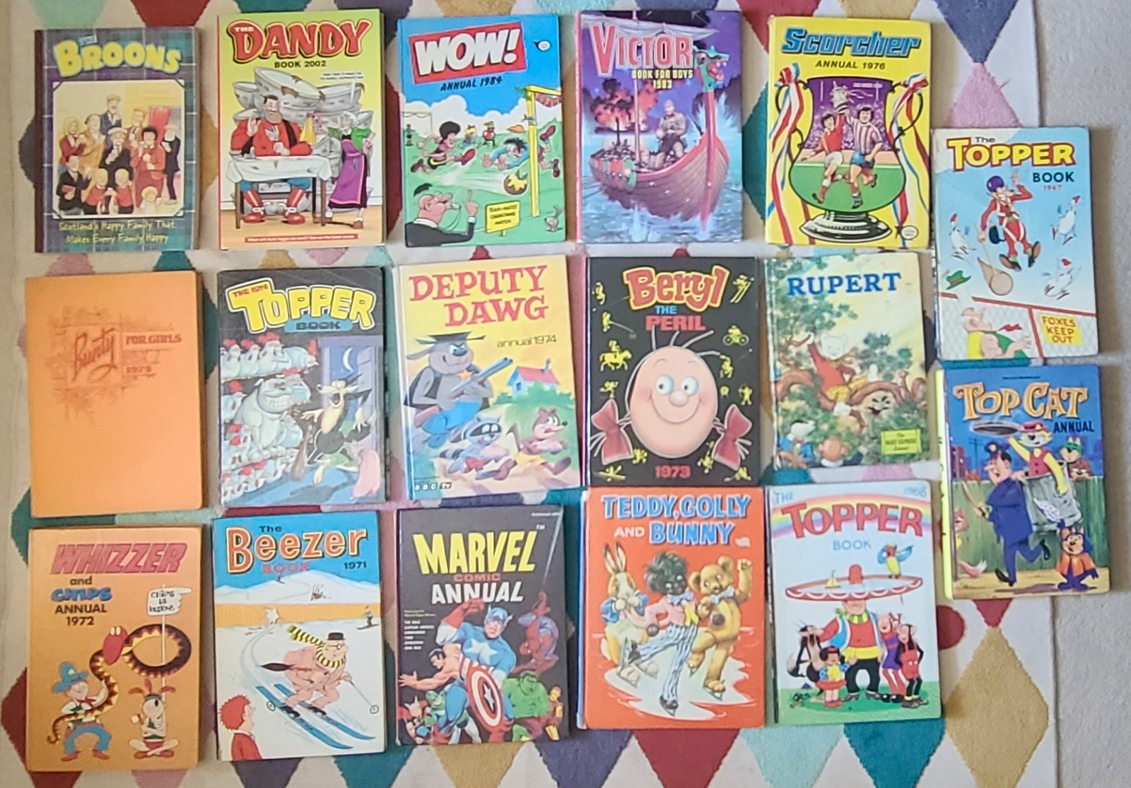 JOB LOT OF 17 VINTAGE CHILDREN’S ANNUALS (1968 -2004)