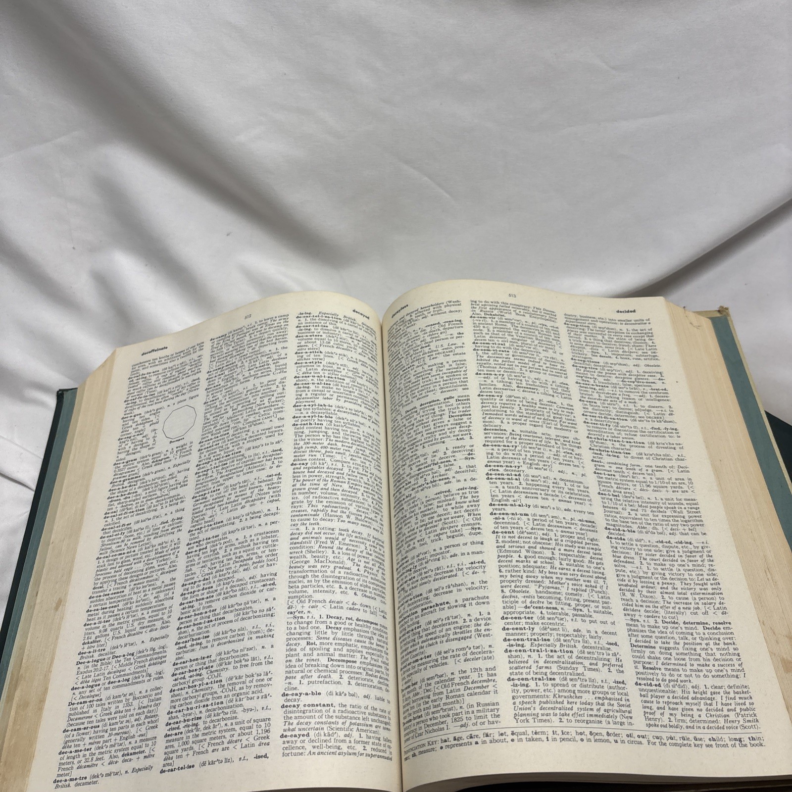 1964 Edition THE WORLD BOOK ENCYCLOPEDIA DICTIONARY A-K & L-Z Thorndike Barnhart