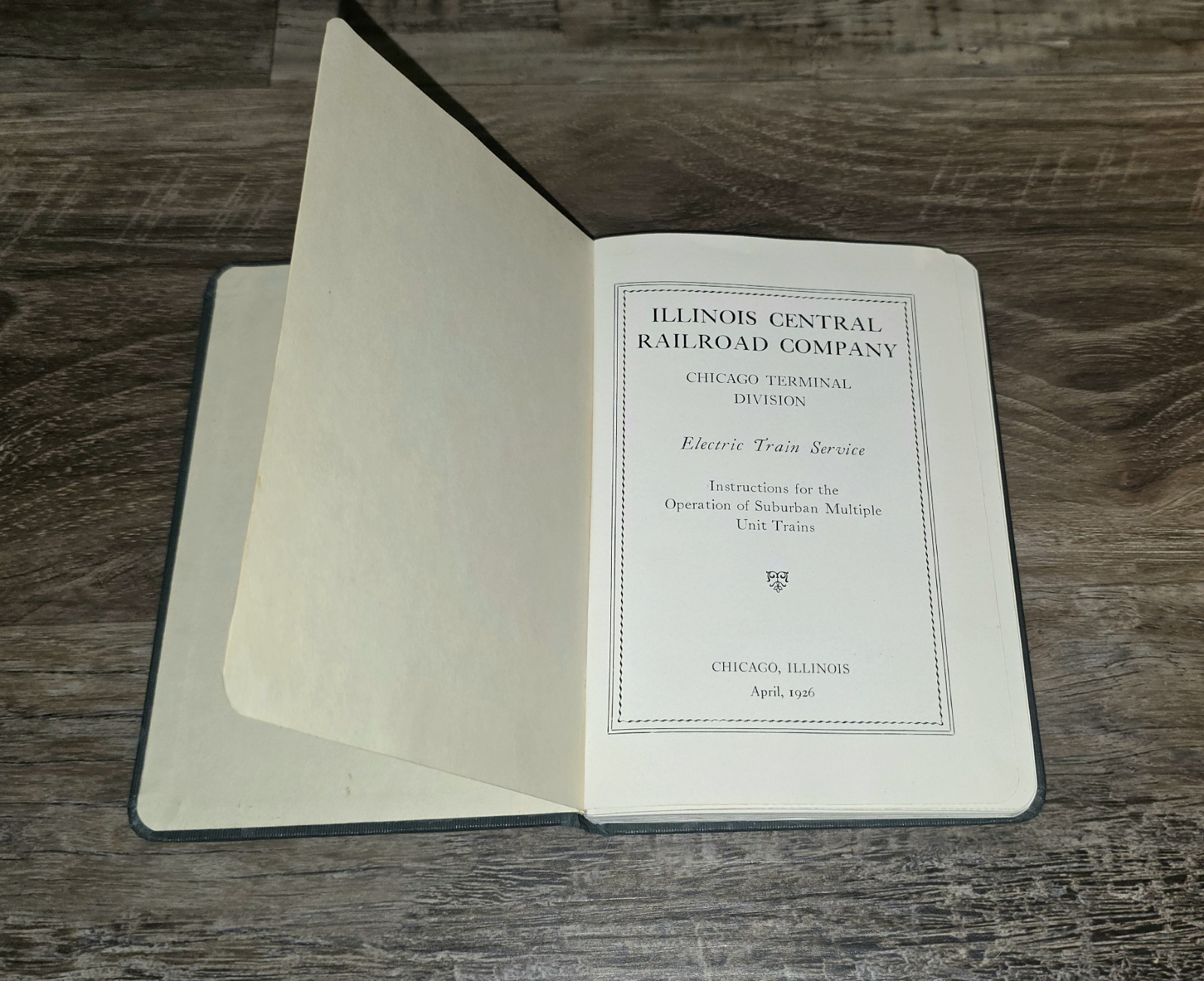 1926 Illinois Central Railroad Instructions / Electric Trains – Rare Old Book