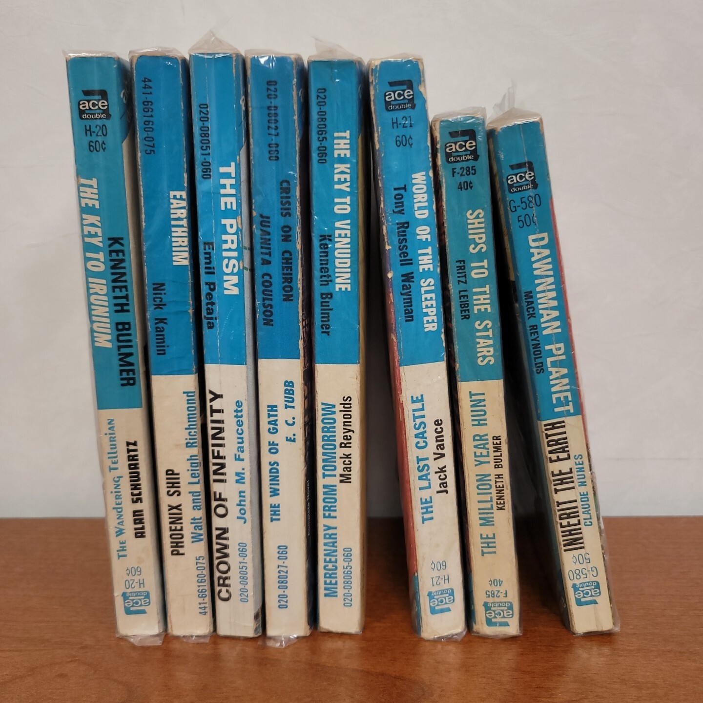 Vintage ACE DOUBLE PAPERBACK LOT (8 Books w/ 16 Novels) ~Reynolds, Nunez, Vance