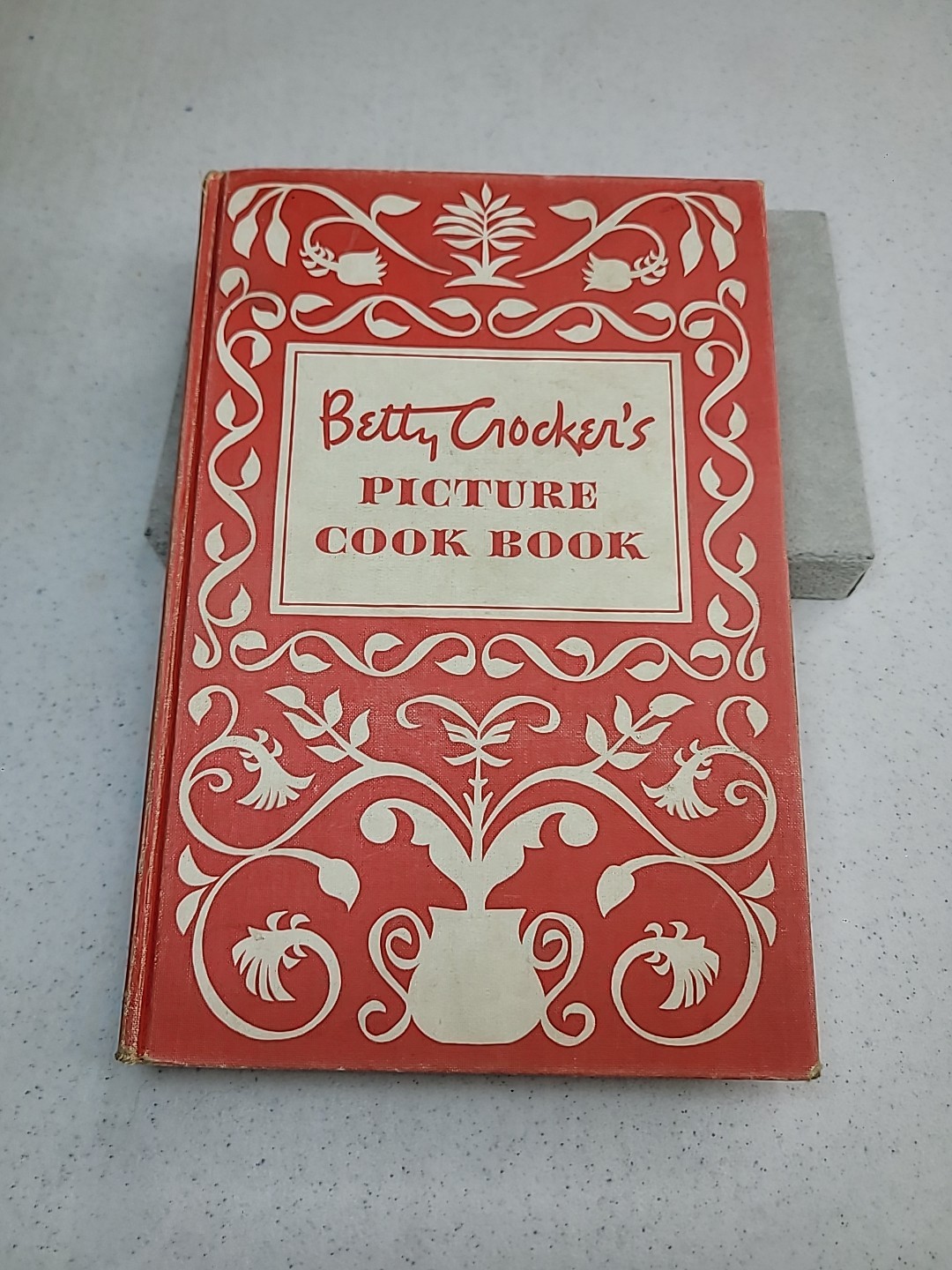 1950 Betty Crocker’s Pic.Cook Book FIRST EDITION Red Scroll Cover General Mills