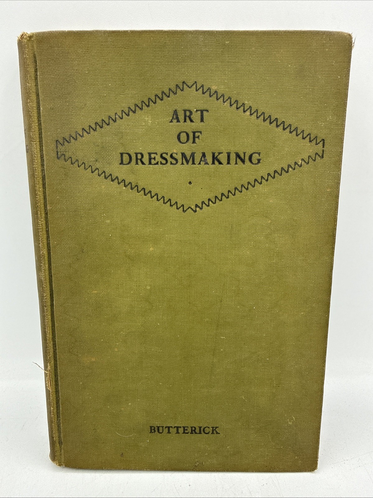 1927 1st Edition „THE ART OF DRESSMAKING“ by Butterick Publishing READ