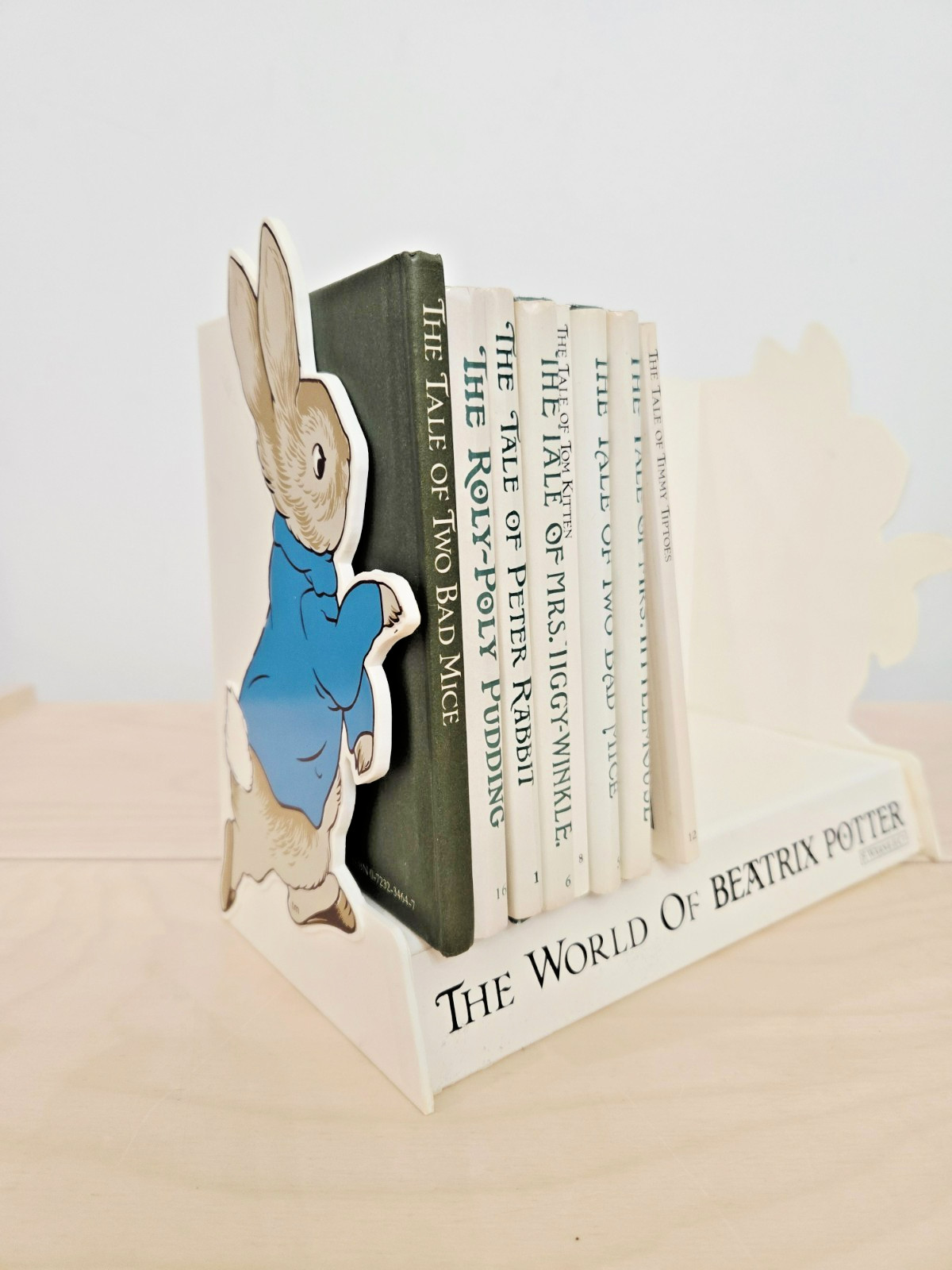 Vintage Beatrix Potter – The World of Peter Rabbit Book Set w/ Display Bookends