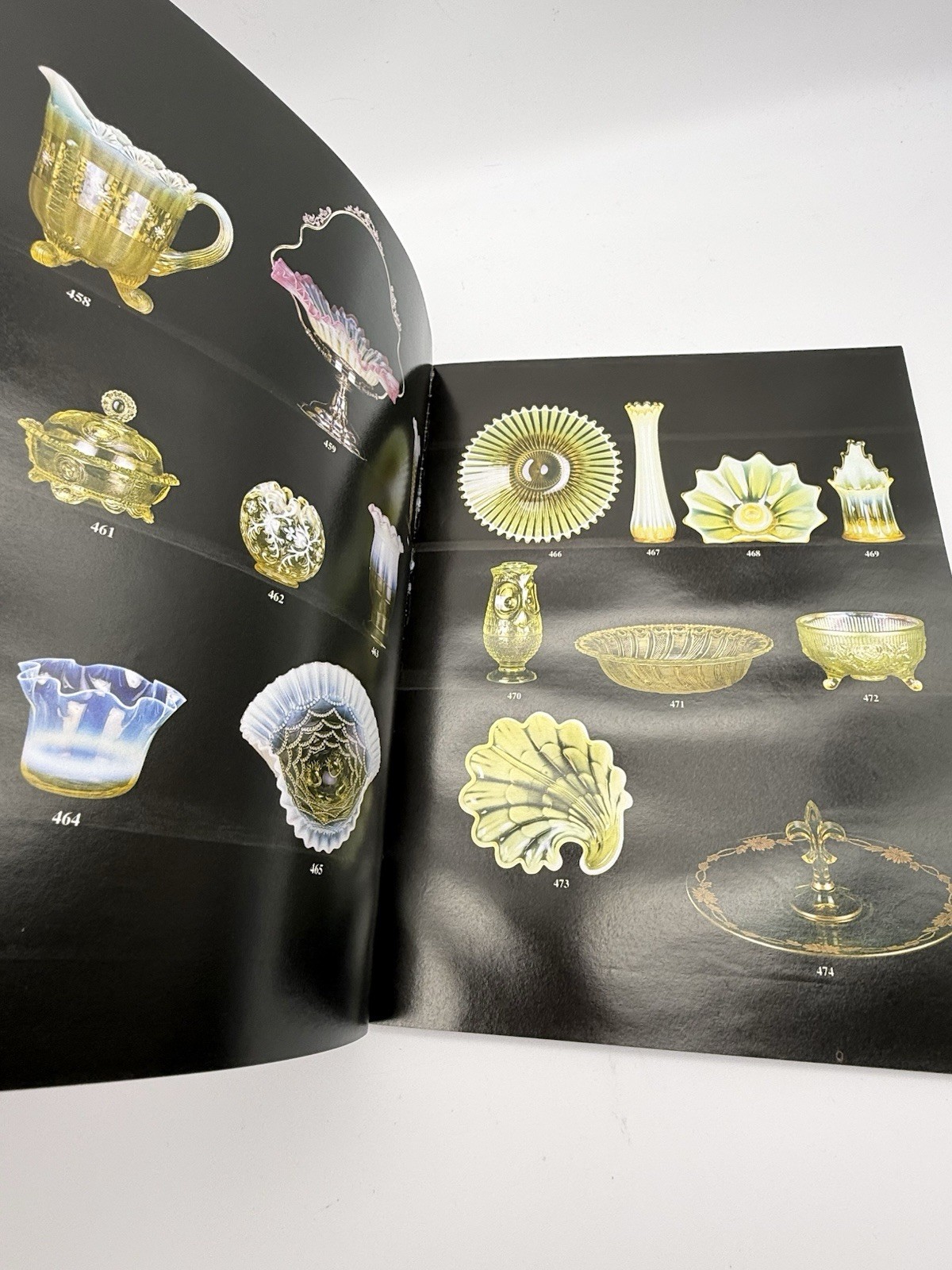 Yellow-Green Vaseline! A Guide to the Magic Glass Book Jay Glickman 1998 Uranium