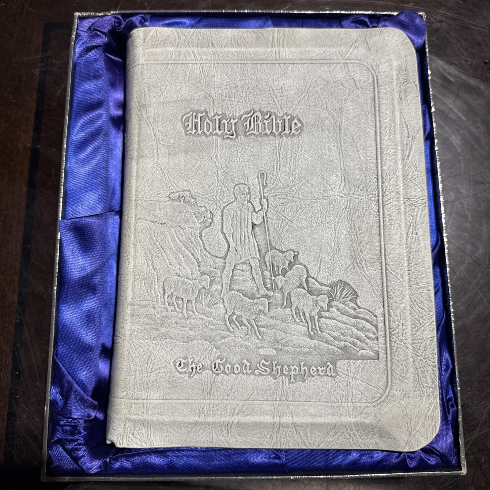 The Good Shepherd Edition Christian Workers Bible International Series 1946