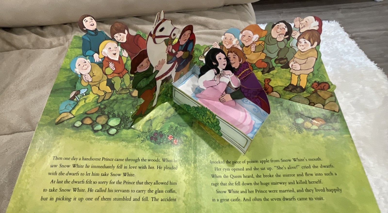 “HALLMARK” Vintage “POP UP BOOK” SNOW WHITE Fairy Tale 1978 Hardcover W/jacket