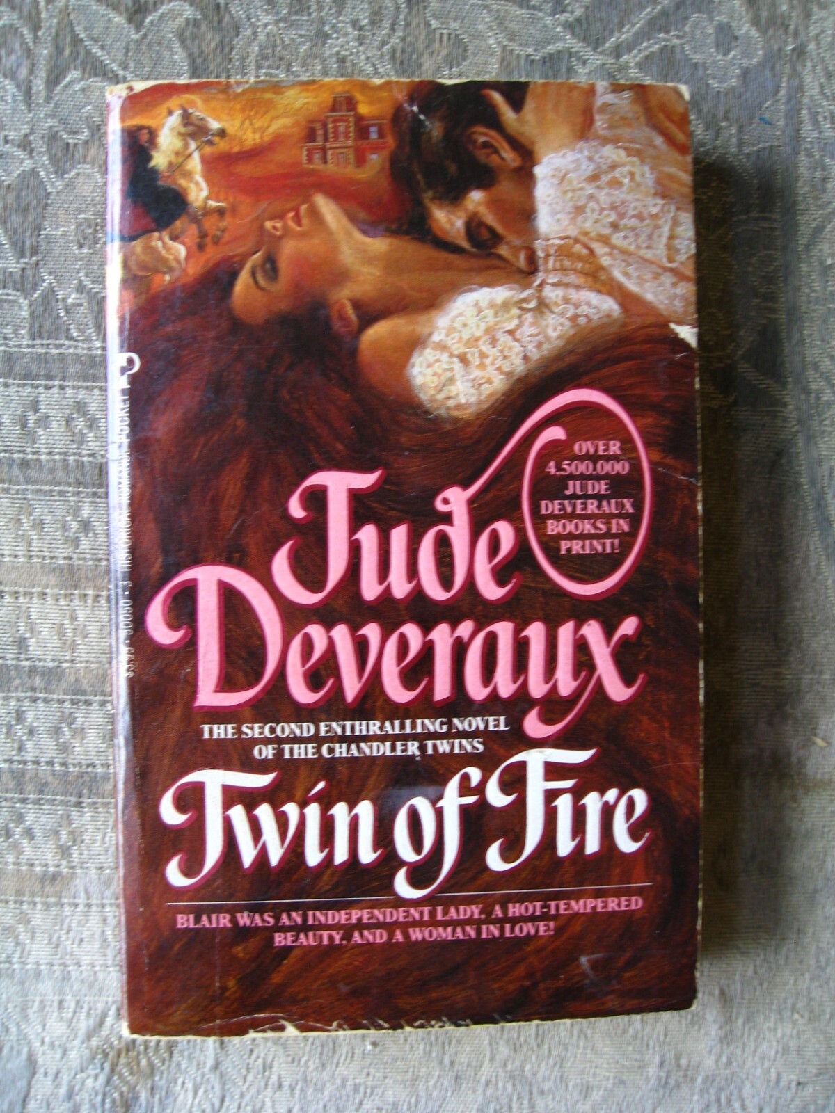 Jude Deveraux – Twin of Fire (Montgomery/Taggert Series) – 1985 – paperback