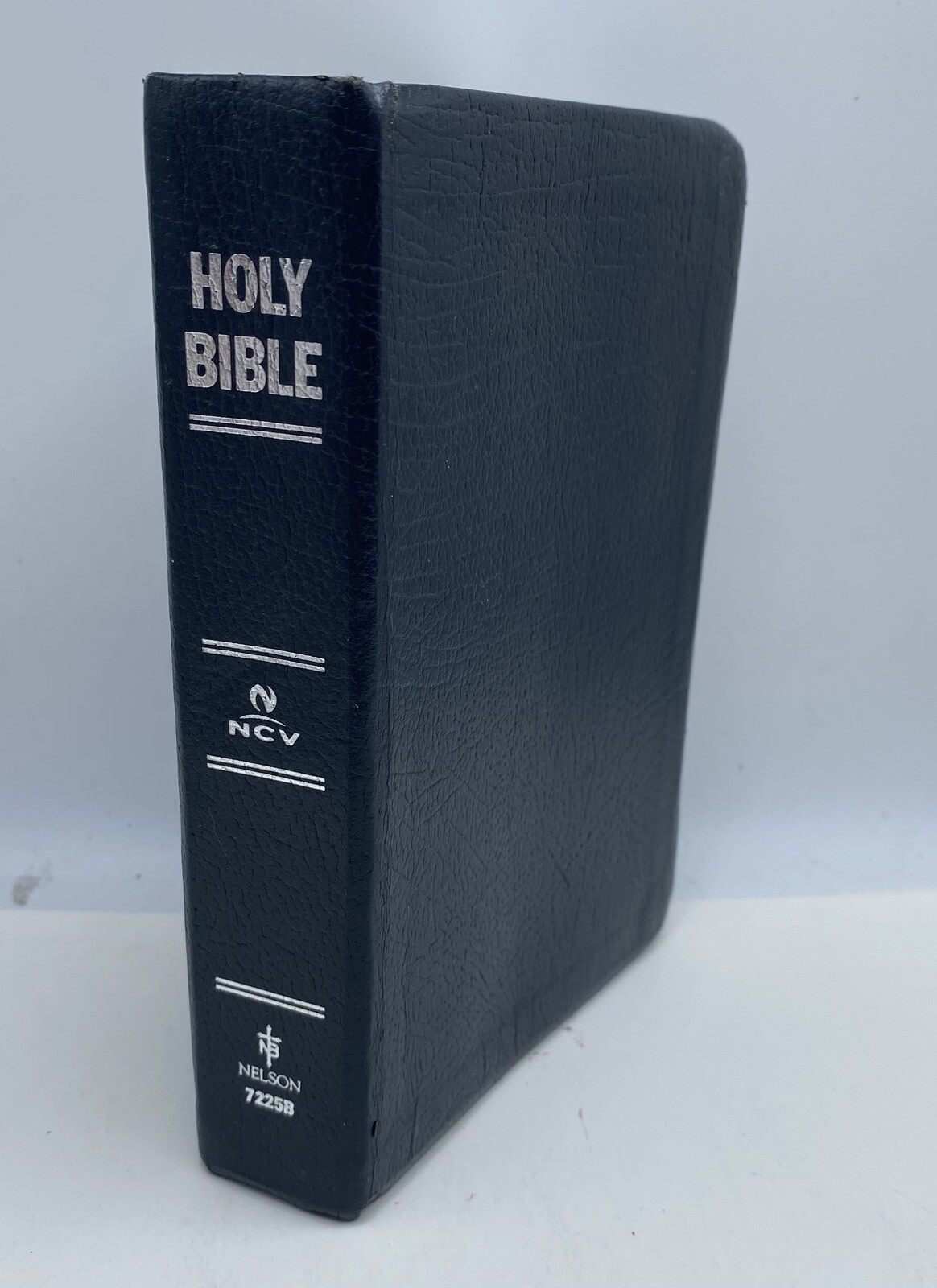 NCV Compact Bible Black Bonded Leather Nelson 7225 Red Letter 2003 935
