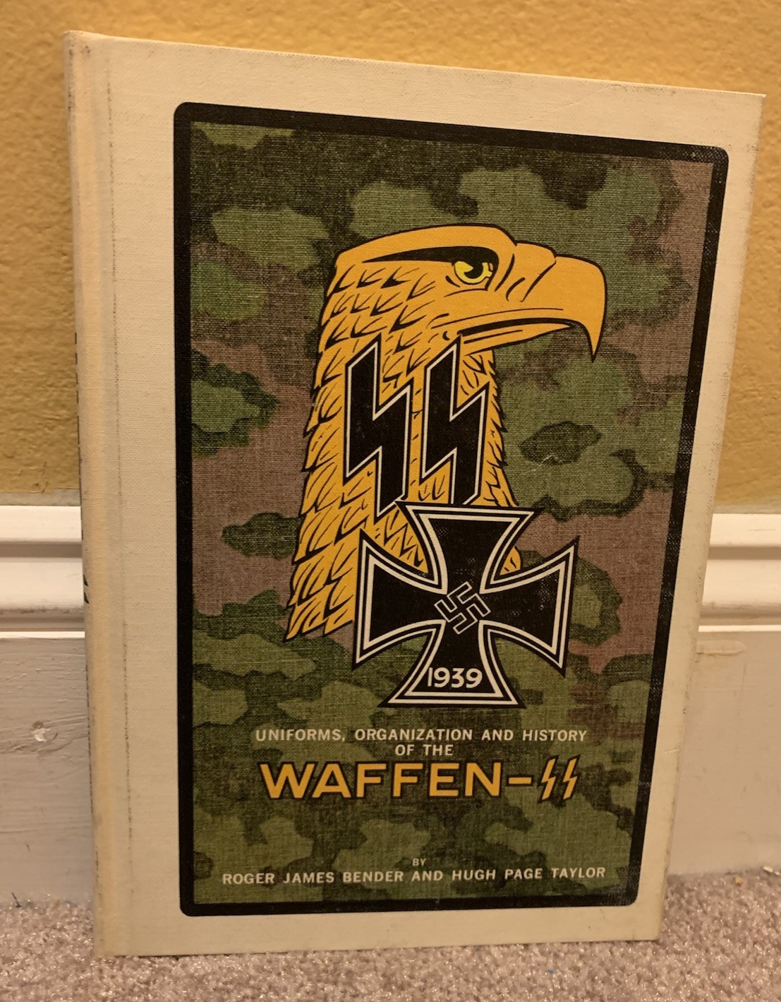 UNIFORMS ORGANIZATIONS HISTORY OF WAFFEN SS VOLUME 1 GERMAN MILITARY WAR BOOK