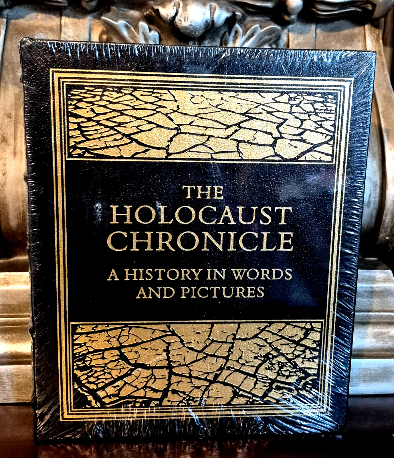 THE HOLOCAUST CHRONICLE: A History in Words and Pictures (Easton Press, NEW)