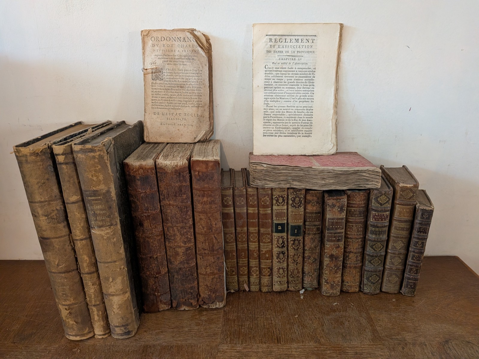 Lot of 18 old books (18/19th century)(Adam Smith…)+2 old papers ( 1 from 1561