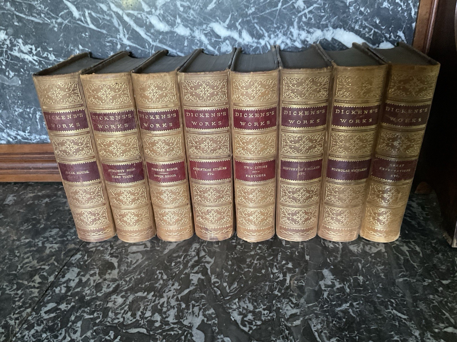 Charles Dickens – set of 8 leather bound Volumes Home Library Edition 1883