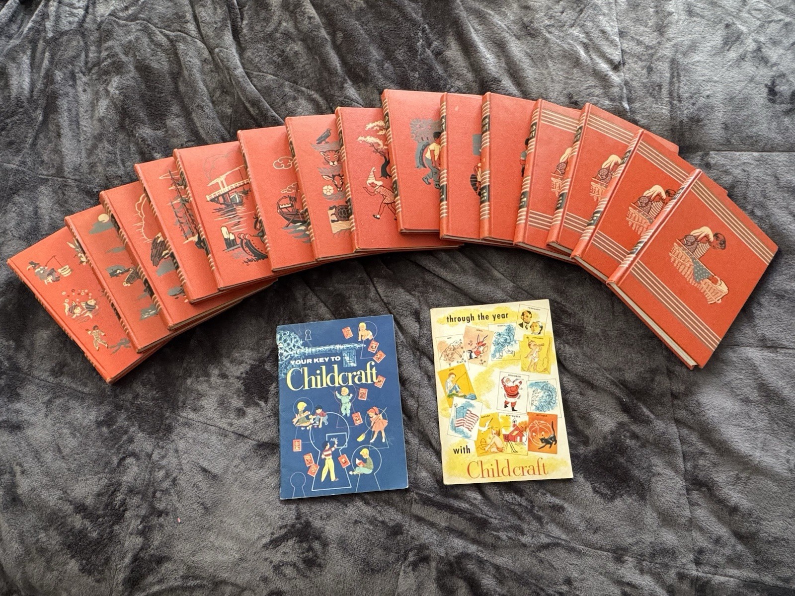 Childcraft 15-Volume Illustrated Hardcover Set with Guides Field Enterprises 19…