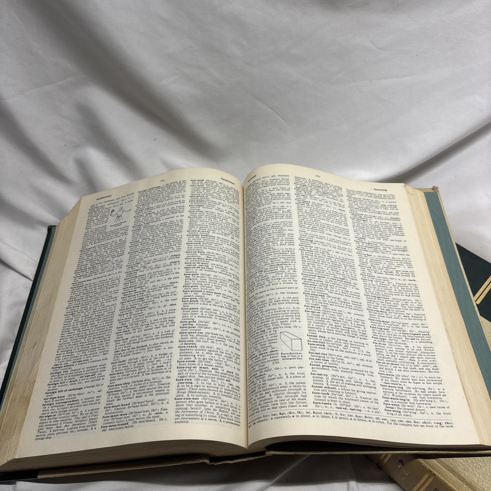 1964 Edition THE WORLD BOOK ENCYCLOPEDIA DICTIONARY A-K & L-Z Thorndike Barnhart