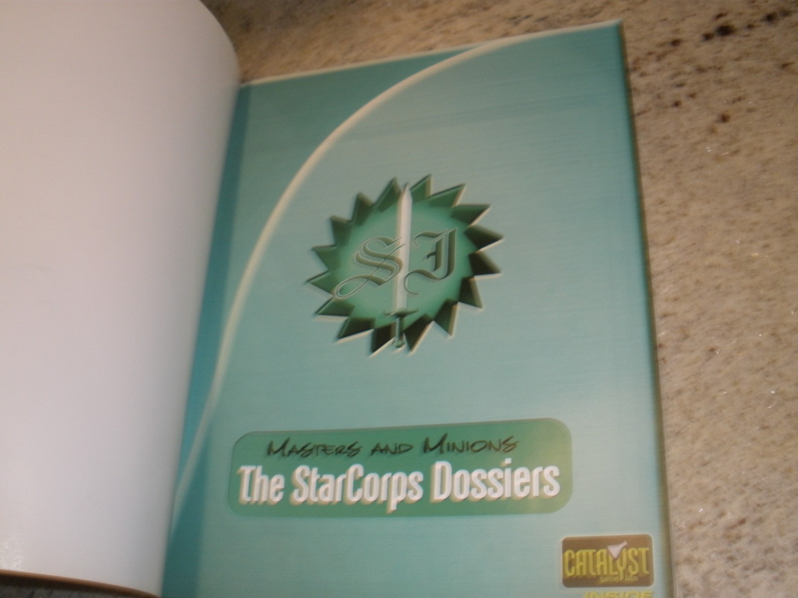 BATTLETECH MASTER AND MINIONS STARCORPS DOSSIERS PB 35240 2009