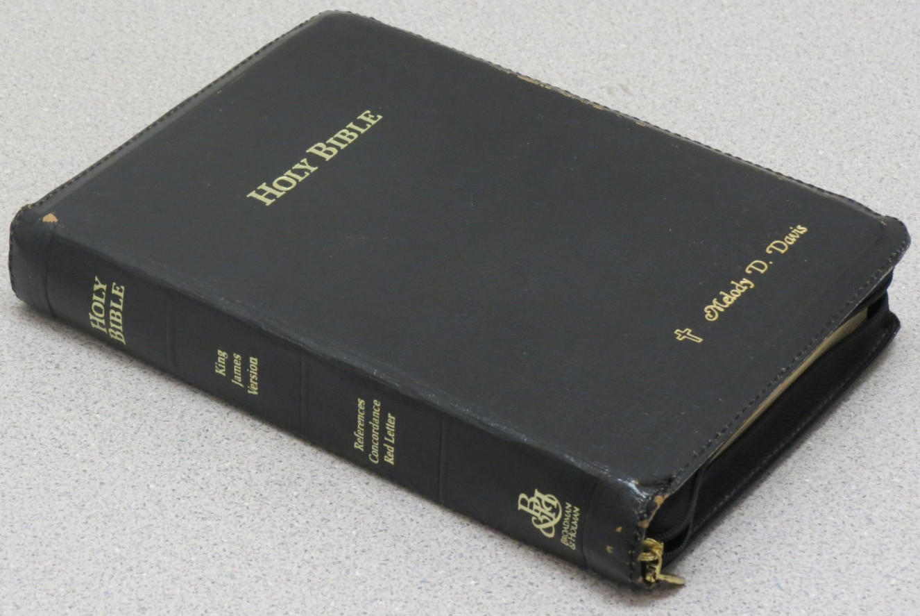 Crown Reference Bible KJV Broadman Holman – bonded black leather with zipper