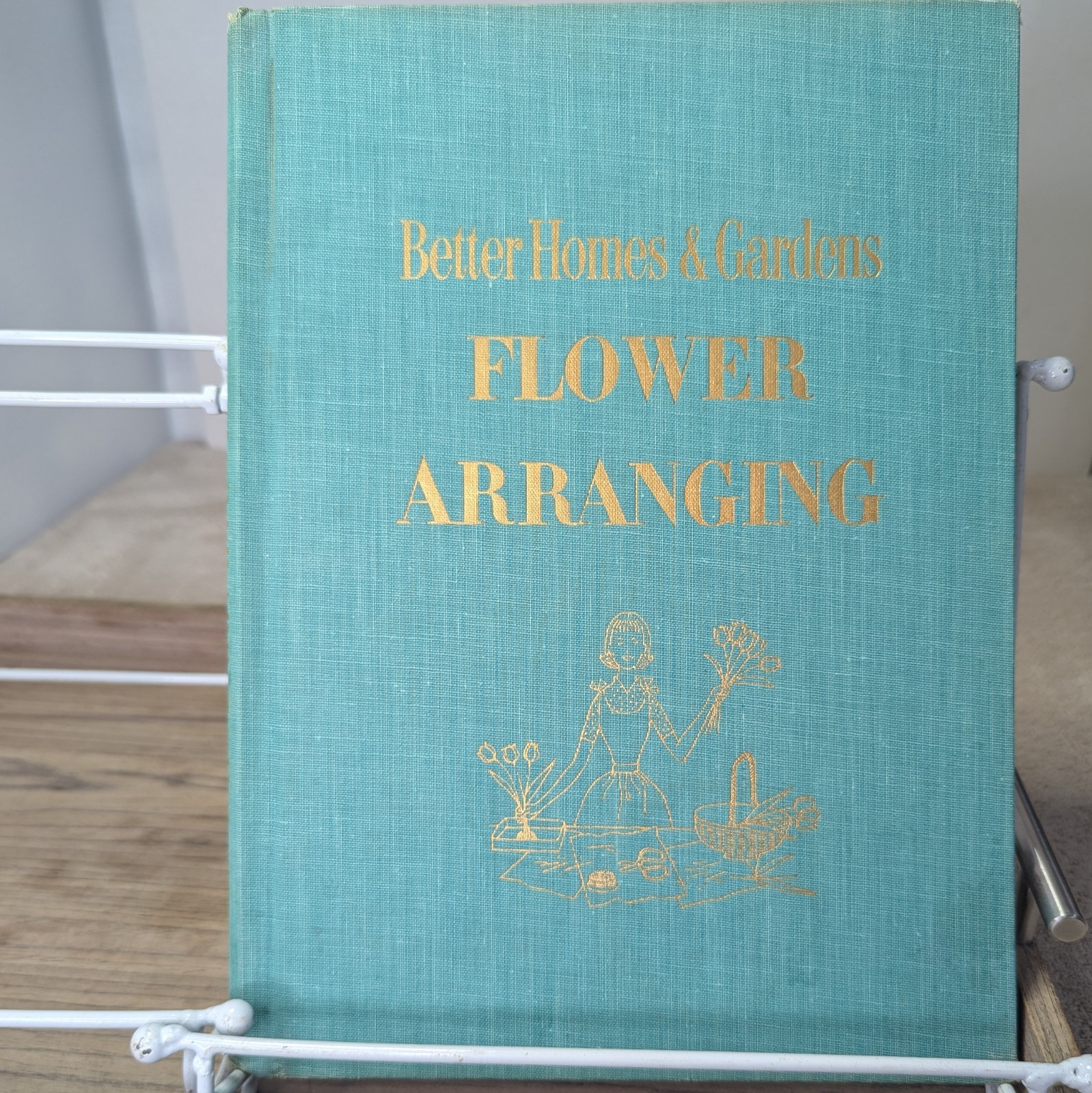 1957 Better Homes Gardens Flower Arranging Hardcover 160 Pages Vintage photos