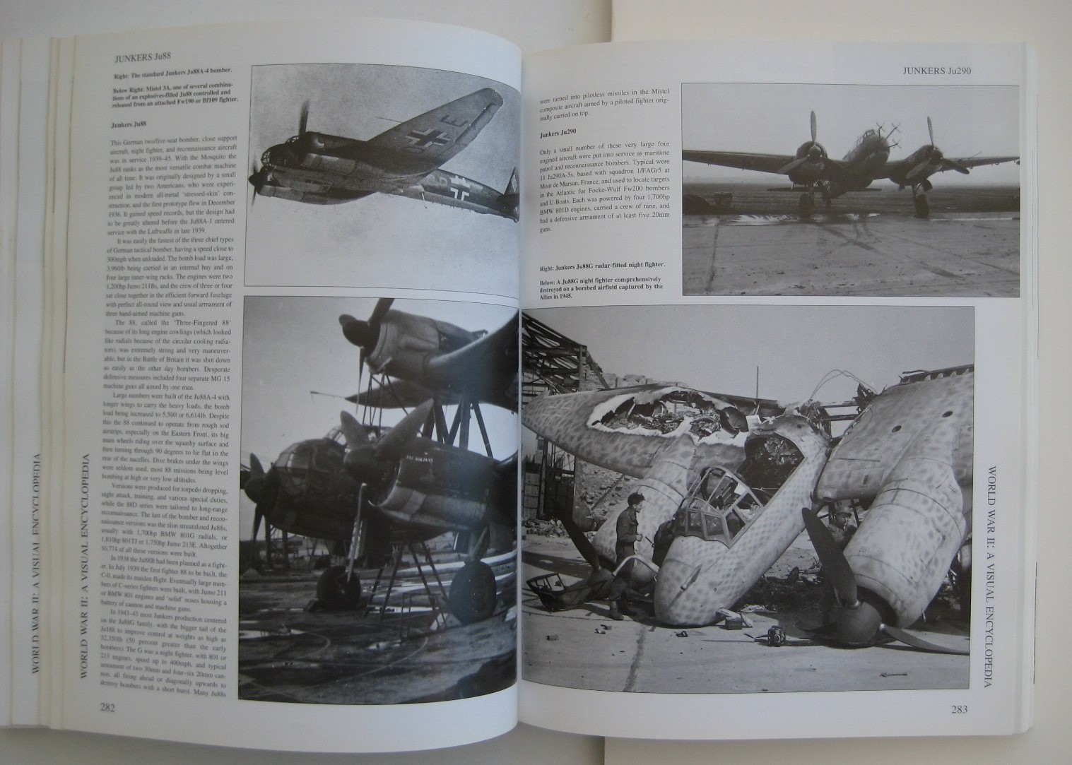 John Keegan WORLD WAR II: A VISUAL ENCYCLOPDIA Battle Maps Photos Ships Aircraft