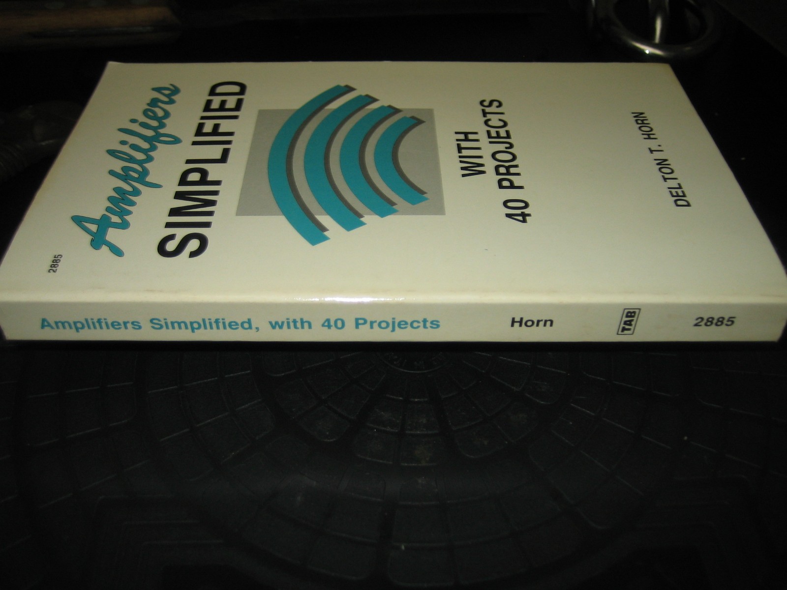 Amplifiers SIMPLIFIED with 40 PROJECTS by Delton T. Horn First Edition Circuits