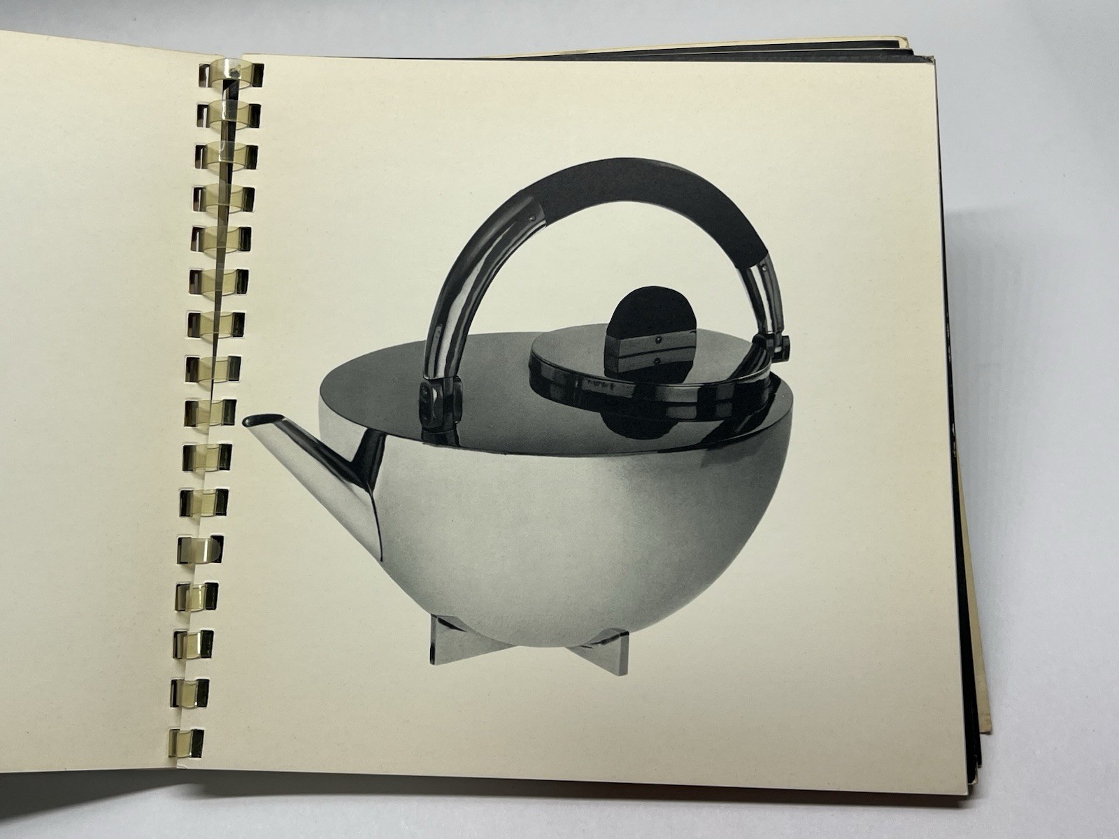 THE DESIGN COLLECTION SELECTED OBJECTS MUSEUM OF MODERN ART BOOK 1970