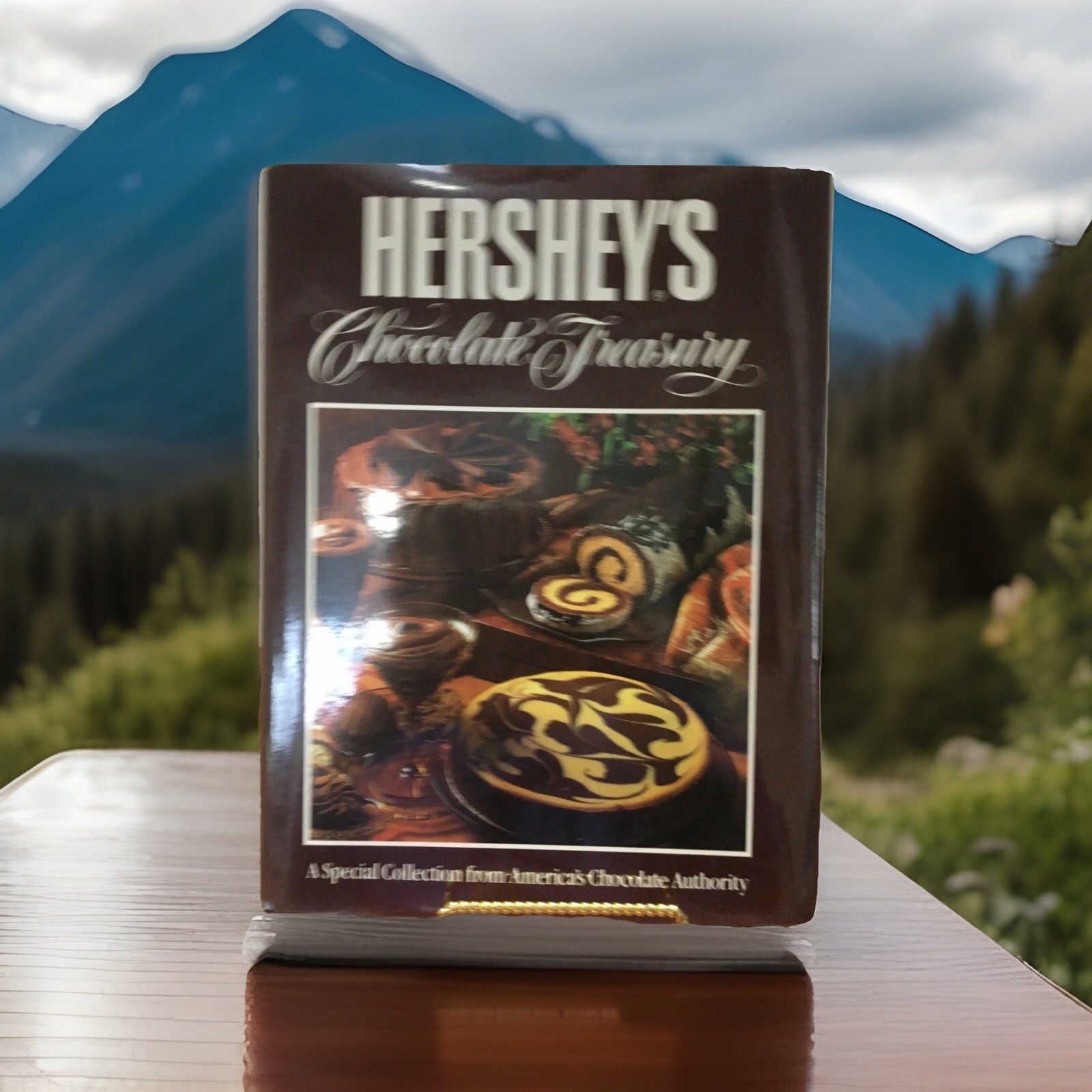 HERSHEY’S CHOCOLATE TREASURY Hardcover/dust Jacket 1984