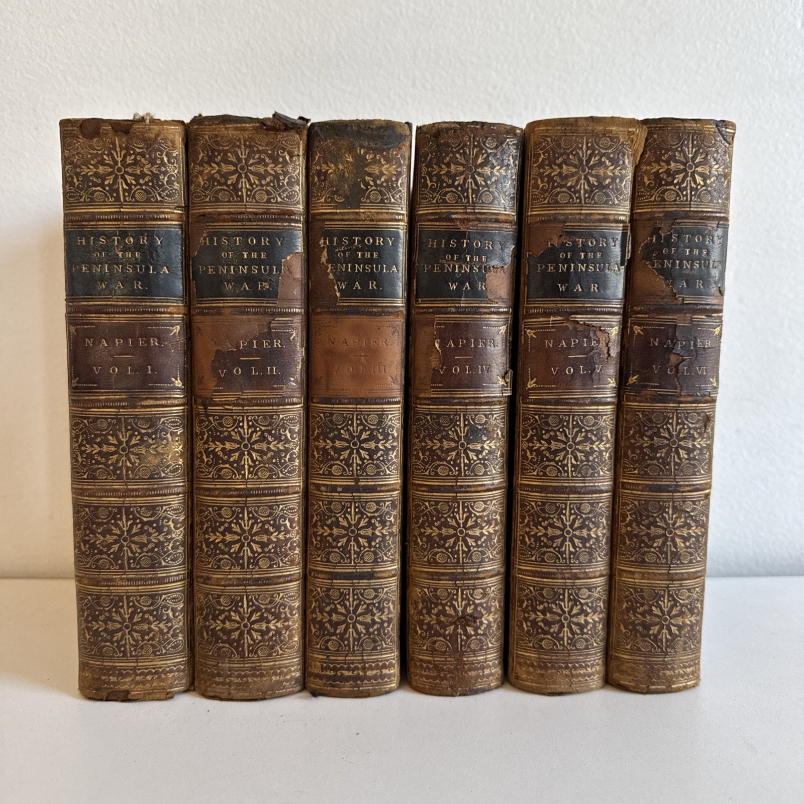 1862 HISTORY OF THE WAR IN THE PENINSULA & S OF FRANCE BY NAPIER 6 VOLS – Plates