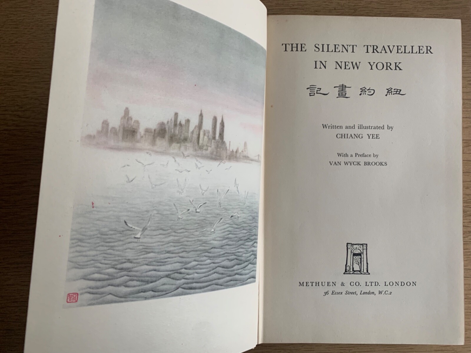 THE SILENT TRAVELLER IN NEW YORK – CHIANG YEE – Methuen, 1950