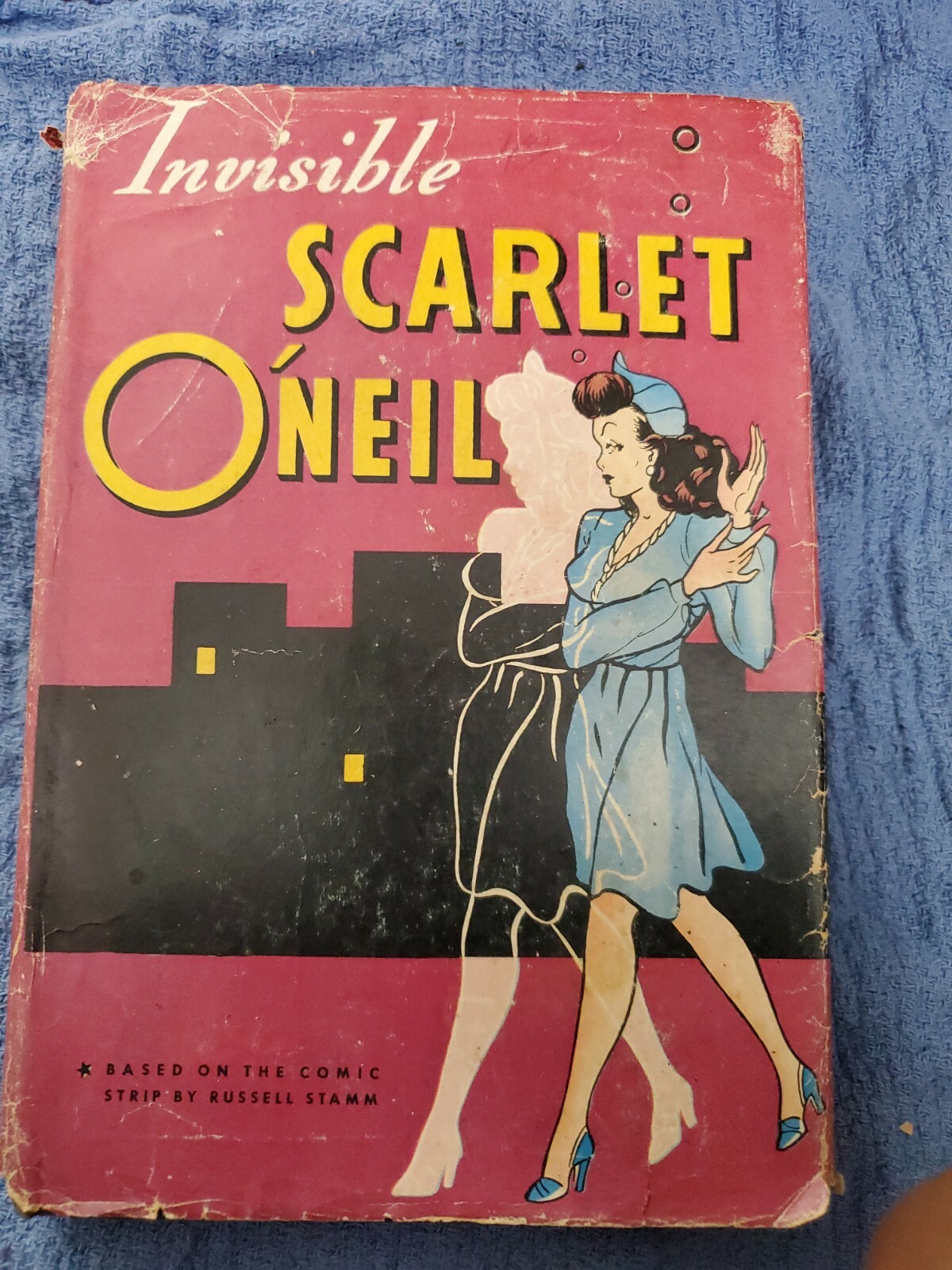 THE INVISIBLE SCARLET O’NEIL HC / DJ 1943 RUSSELL STAMM NEWSPAPER STRIP
