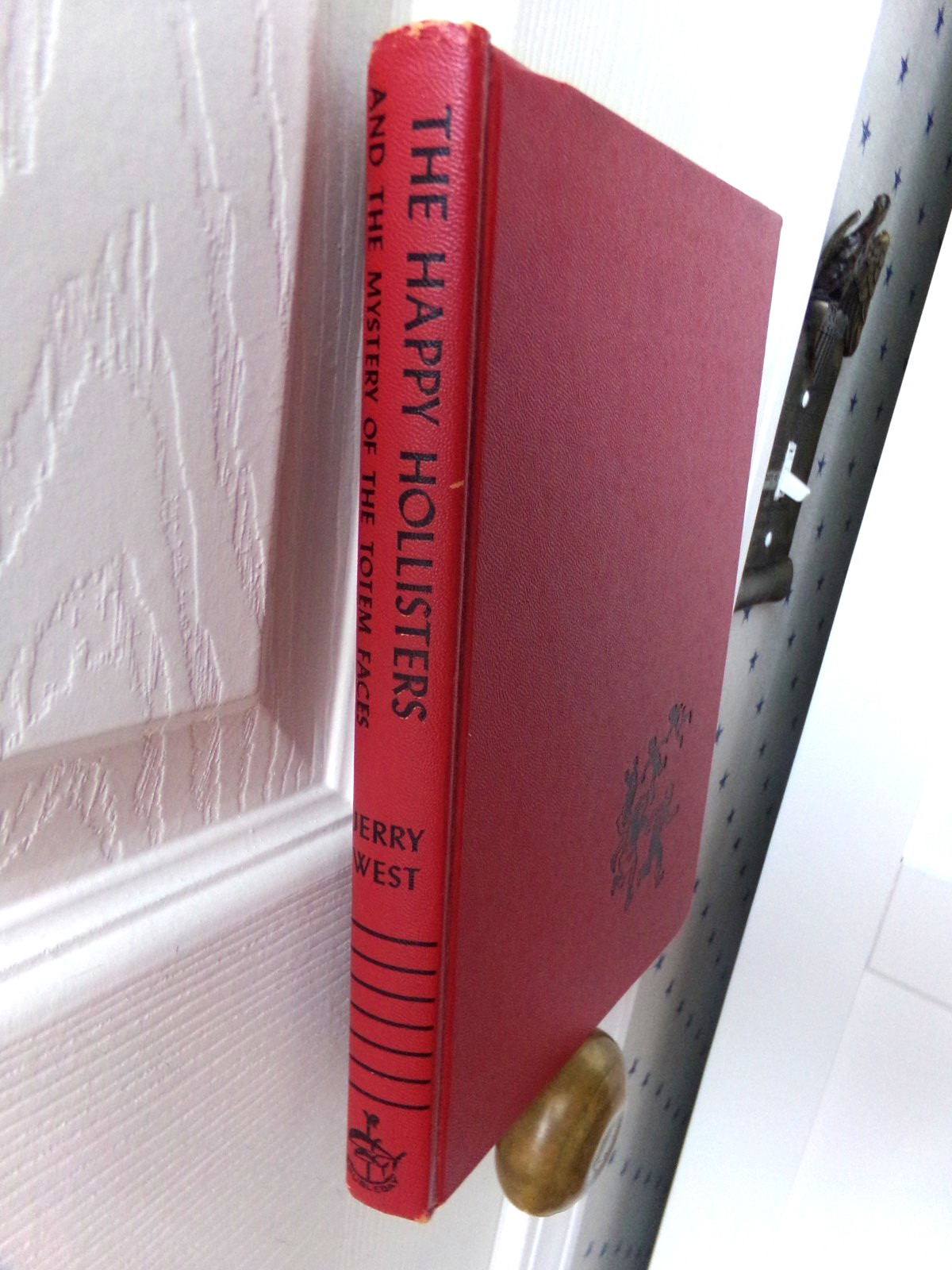By Jerry West The Happy Hollisters & Mystery of Totem Faces 1958 Hardcover Book